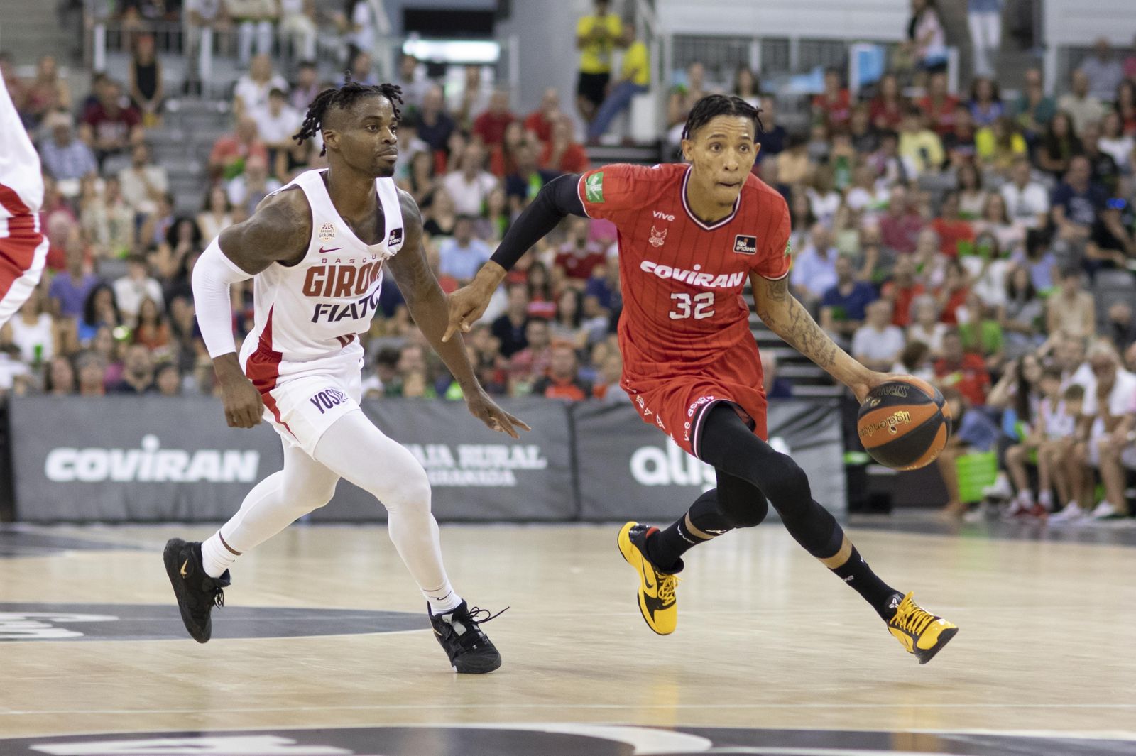 Thomasson entra a canasta en un partido anterior del Covirán Granada