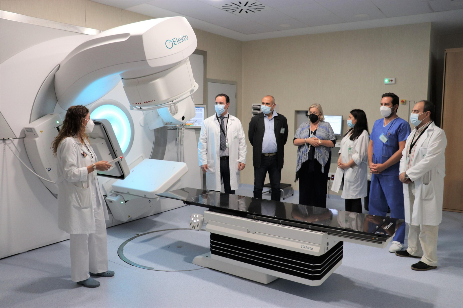 Un momento de la visita a la sala del segundo acelerador.