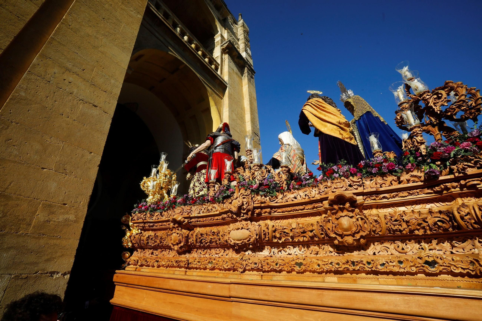 Las mejores fotos de los traslados de regreso de las hermandades tras el Magno Vía Crucis de Córdoba