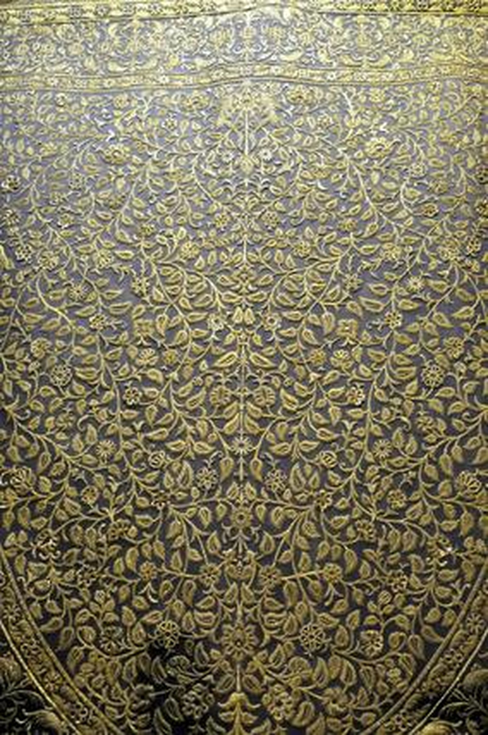 Restauración del manto de la Virgen de Loreto de San Isidoro