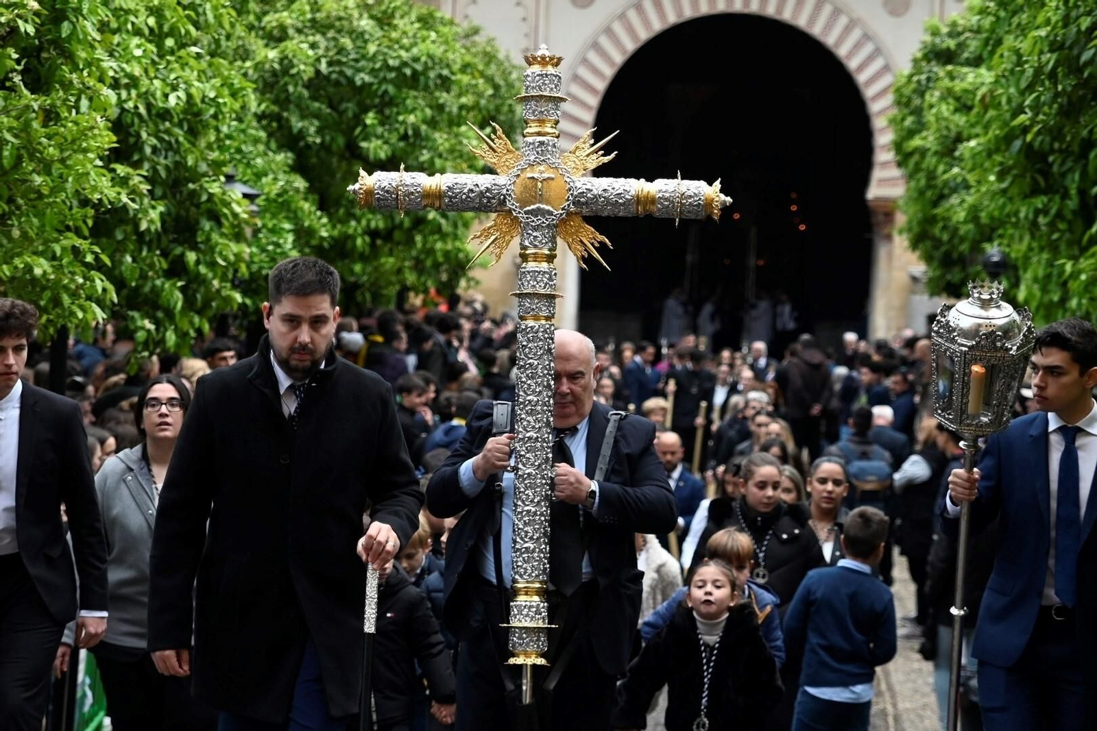 El traslado de la Hermandad del Amor de Córdoba, en imágenes
