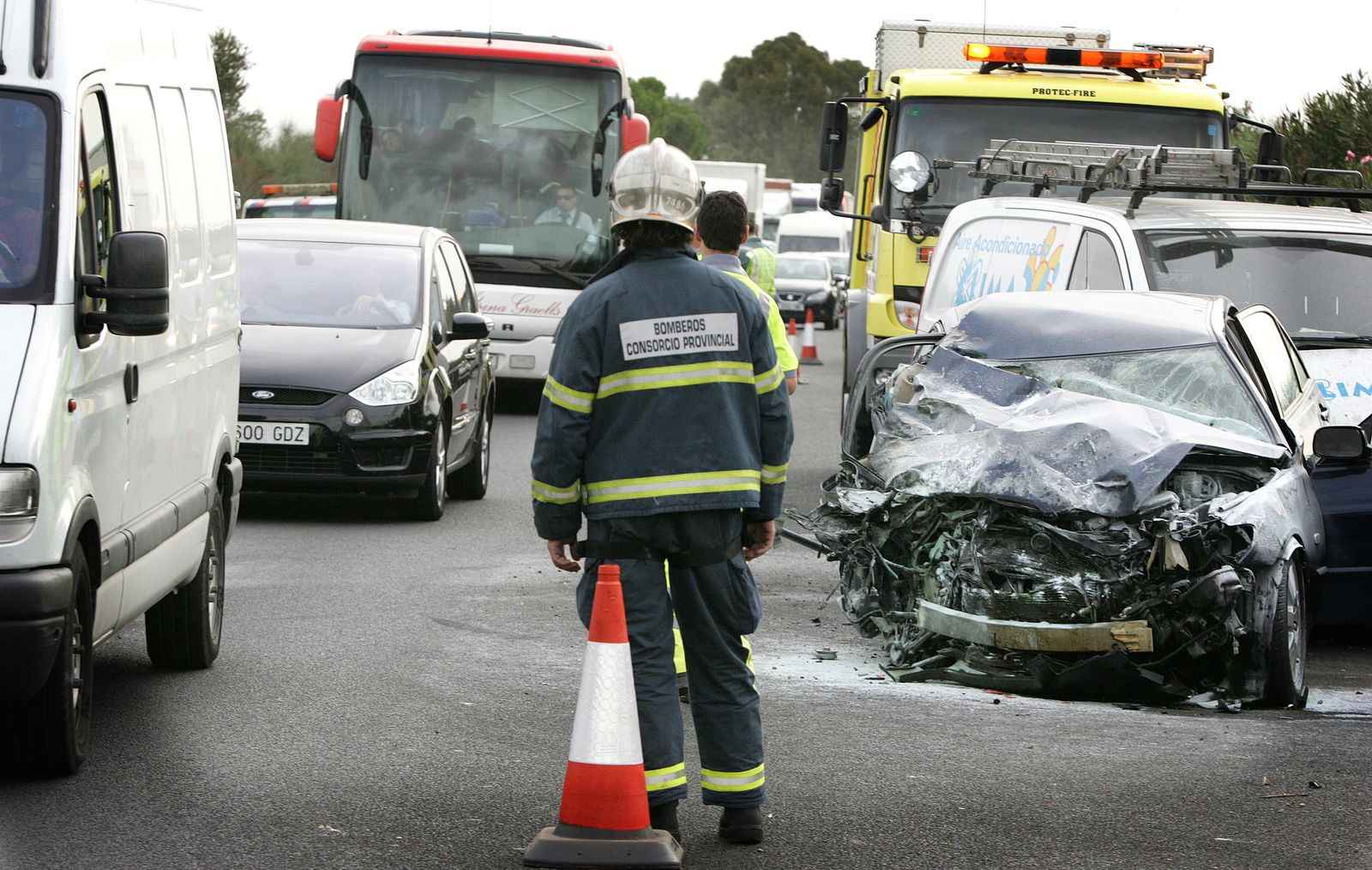 Imagen de un accidente grave en las carreteras gaditanas. La trama aprovechaba otro tipo de golpes, más leves, para obtener dinero de manera fraudulenta.