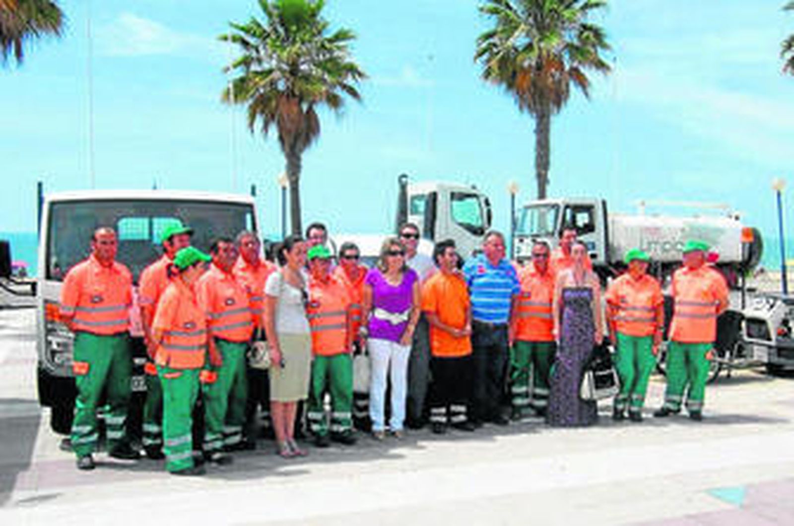 Trabajadores de al antigua adjudicataria del servicio de limpieza, la empresa SUFI.
