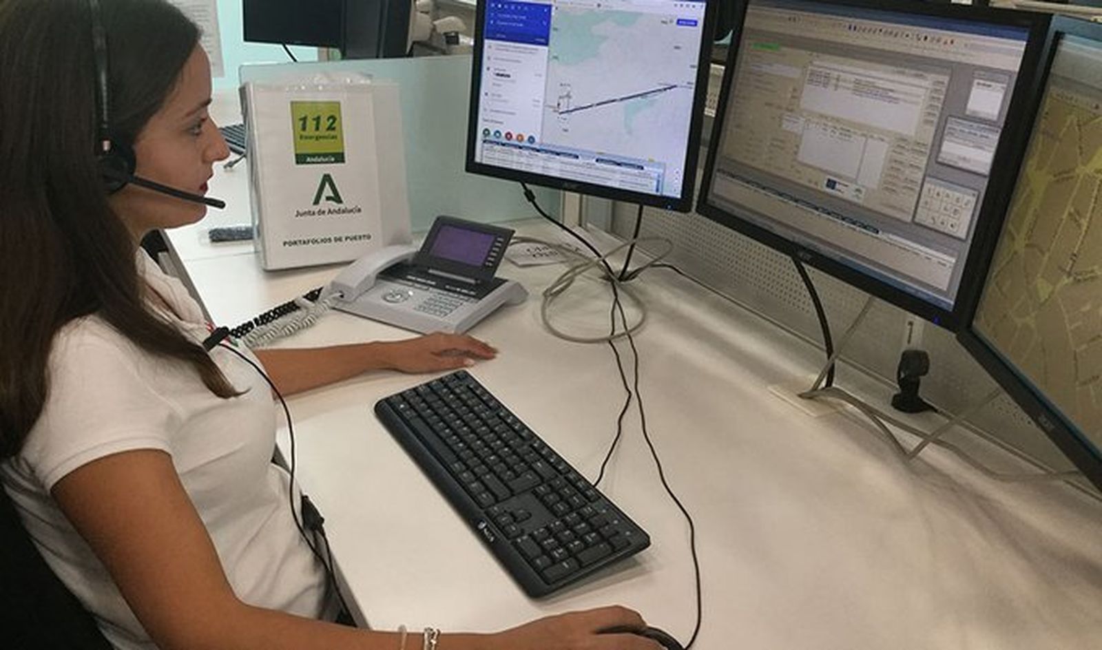 Operadora en la sala de Emergencias 112