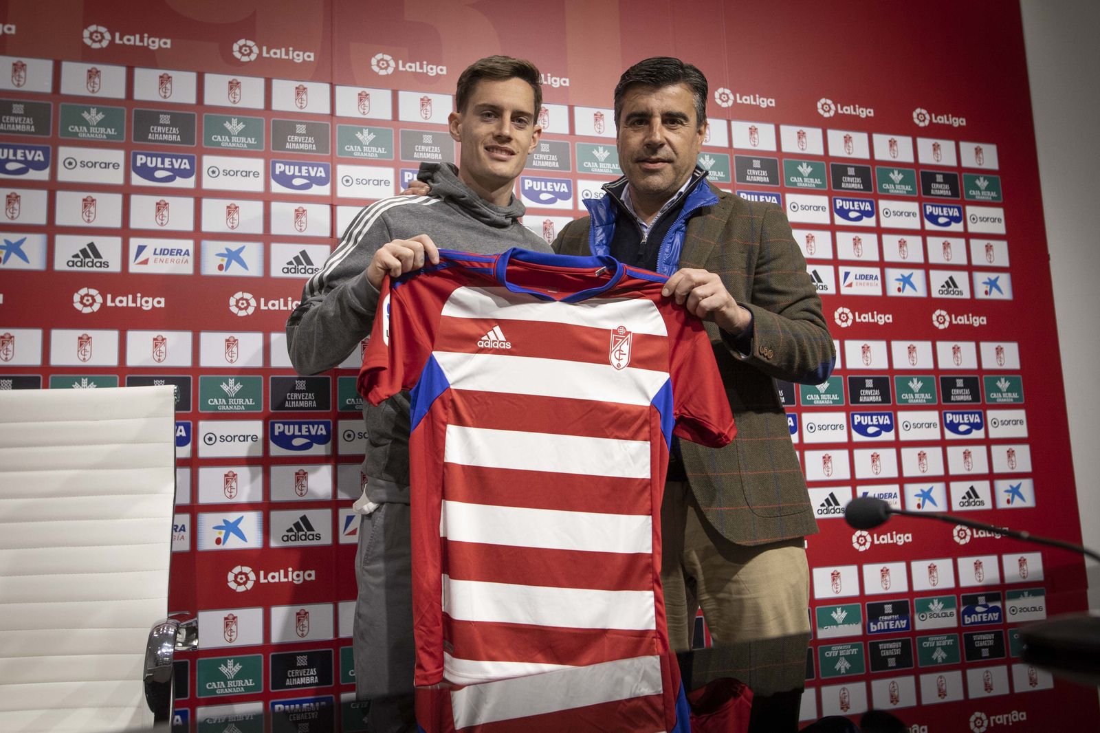 Las mejores imágenes de la presentación de Pol Lozano