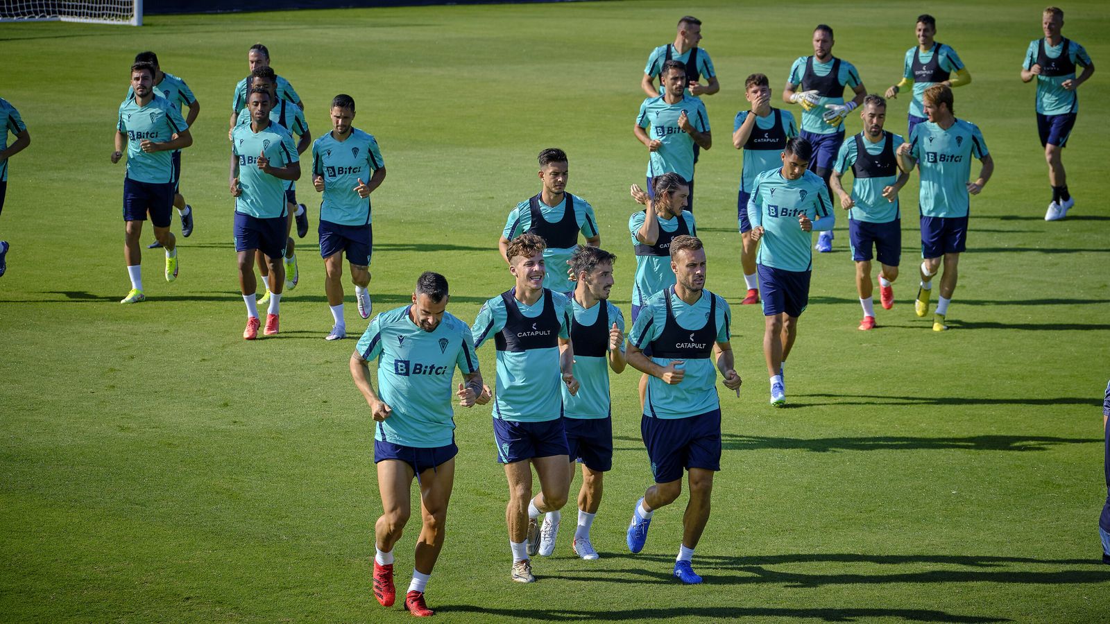 Jugadores del Cádiz en un entrenamiento.