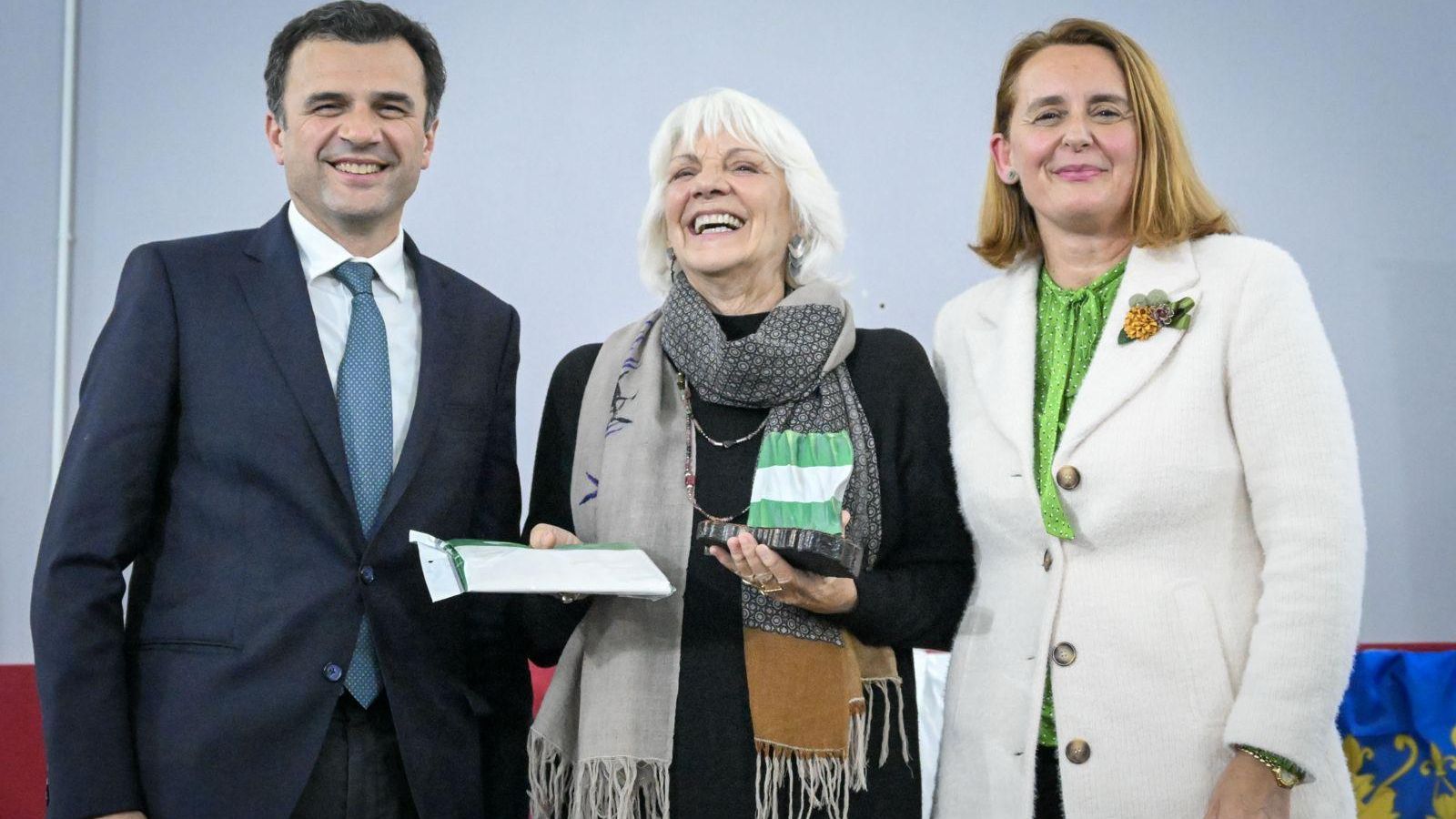 Bruno García, Teófila Martínez y Aurora Salvador, en tra entrega del premio a la Autoridad Portuaria Bruno García, Teófila Martínez y Aurora Salvador, en tra entrega del premio a la Autoridad Portuaria