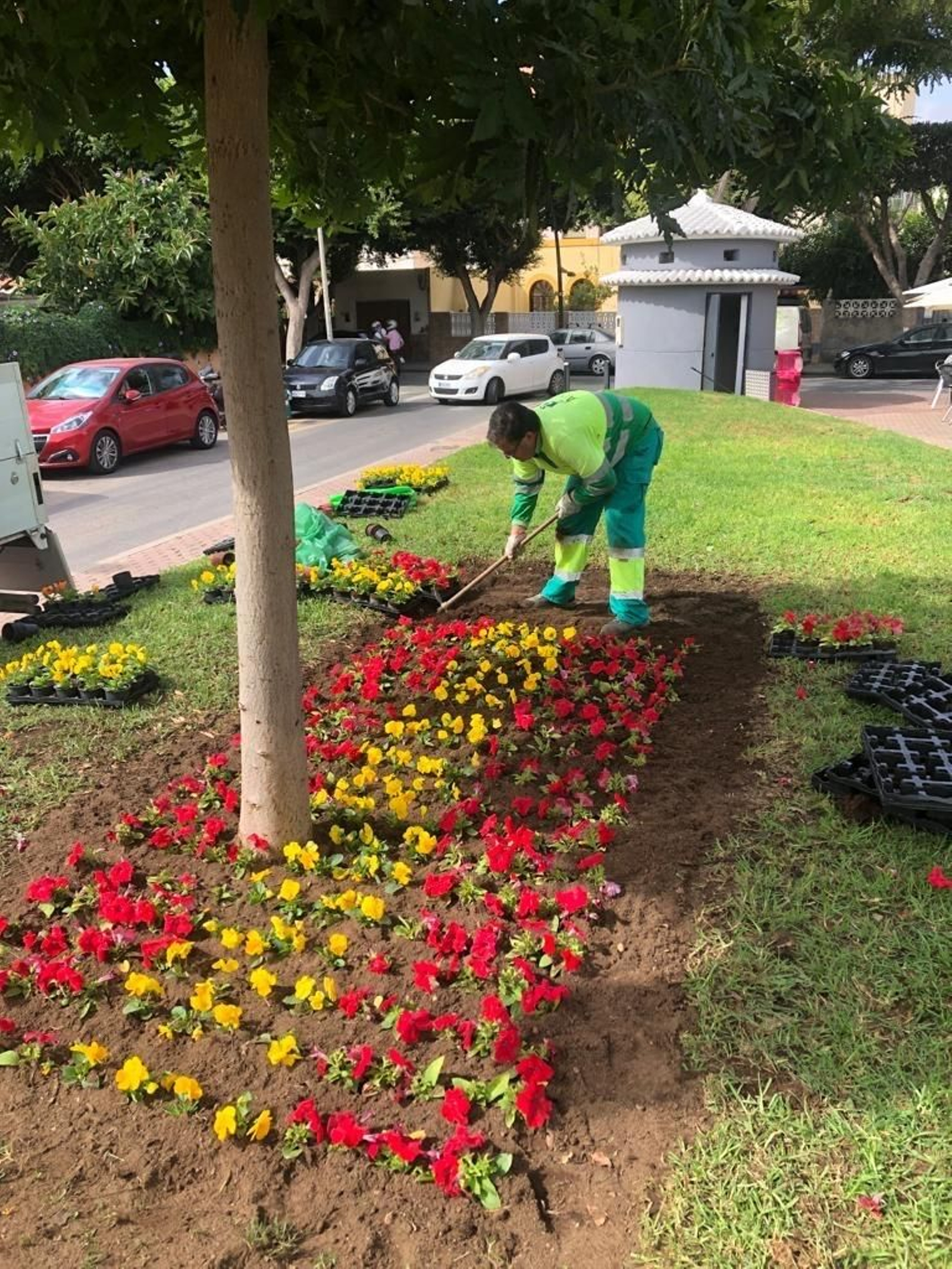 La alcaldesa invita en un Bando a engalanar balcones, ventanas o escaparates con la bandera de España