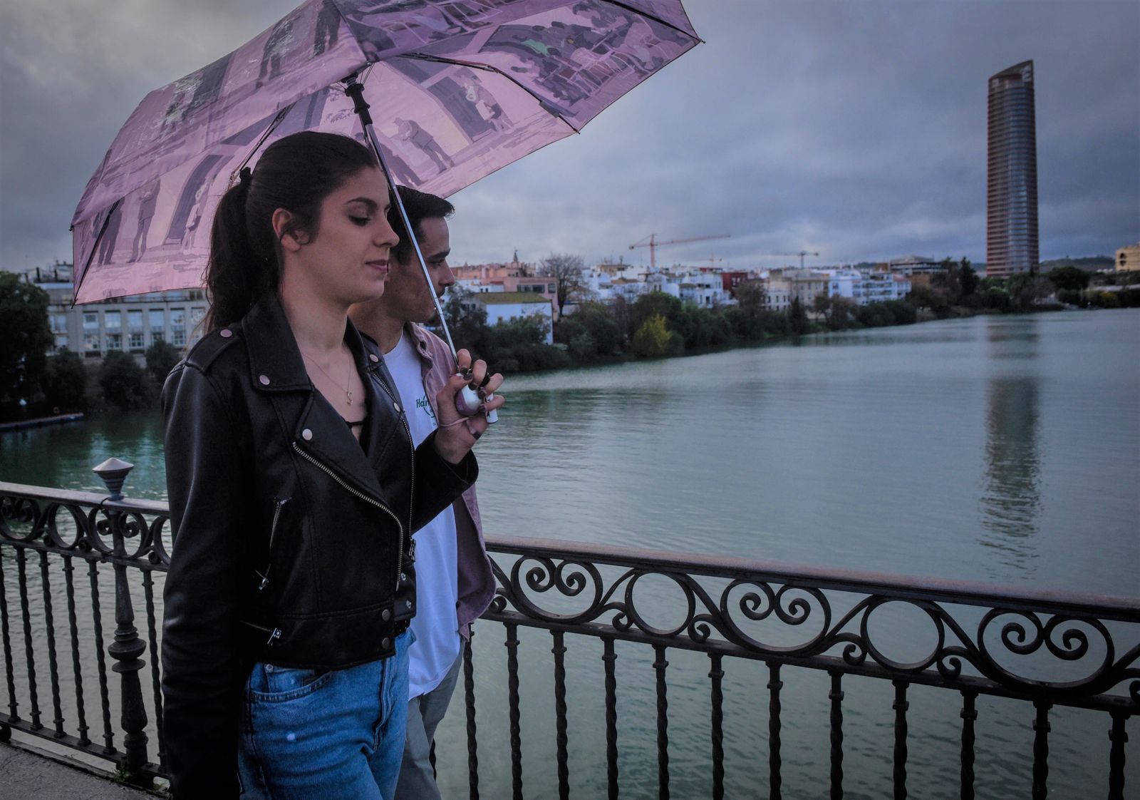 Estampa de Sevilla con lluvia a mediados de diciembre.