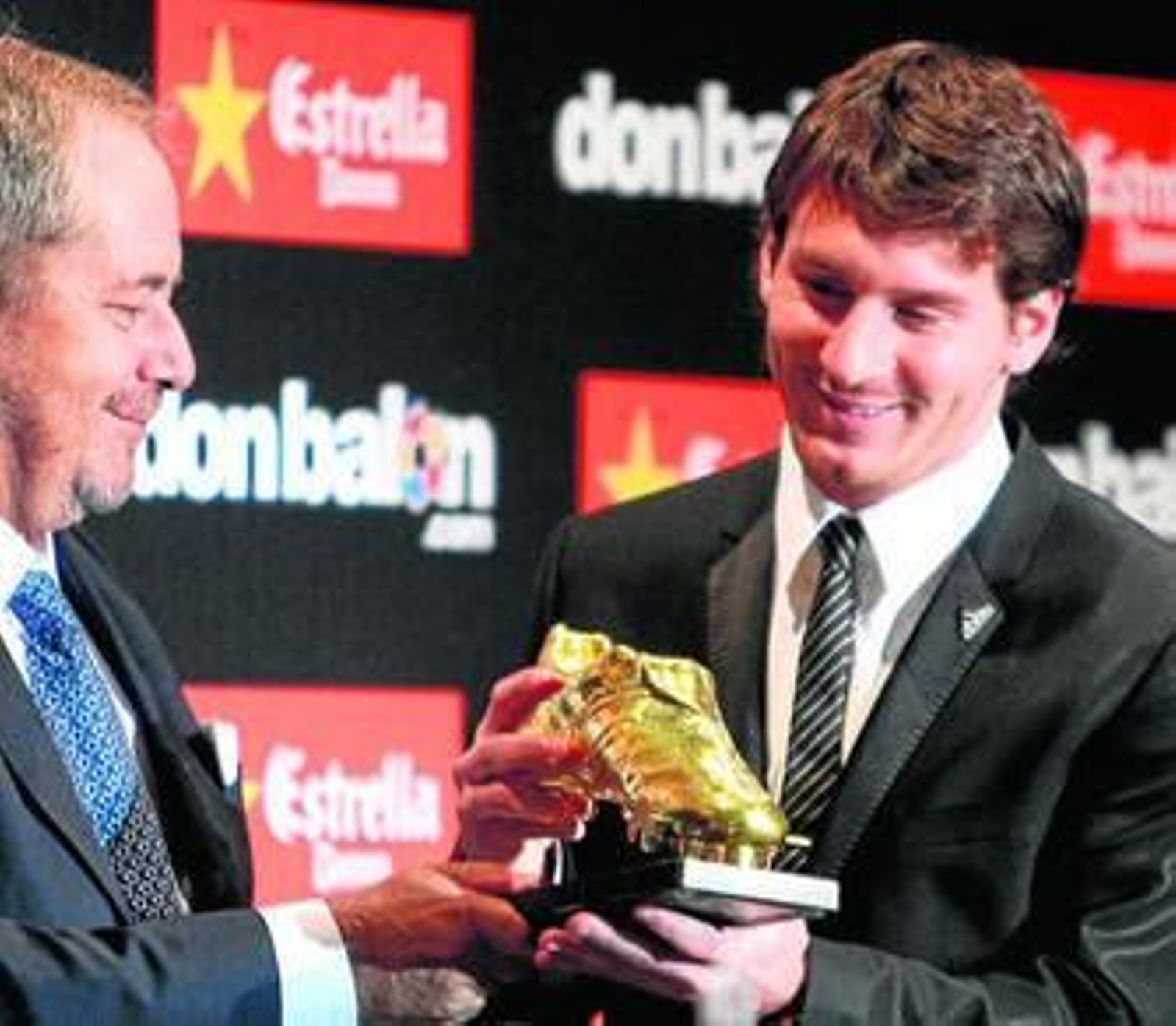Messi estrenará en el Camp Nou la Bota de Oro recibida esta semana por los 34 tantos de la pasada campaña.