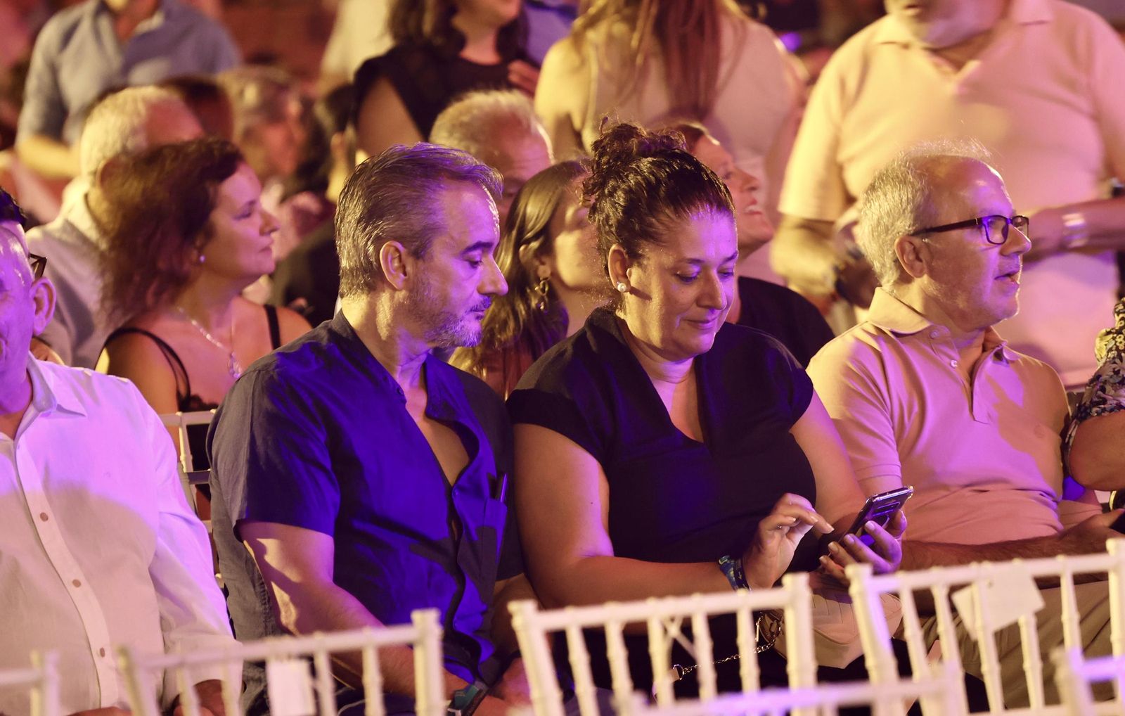 Búscate en el concierto de Hombres G