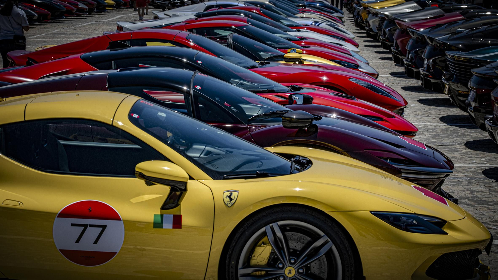 Las imágenes de la concentración de coches Ferrari en Cádiz