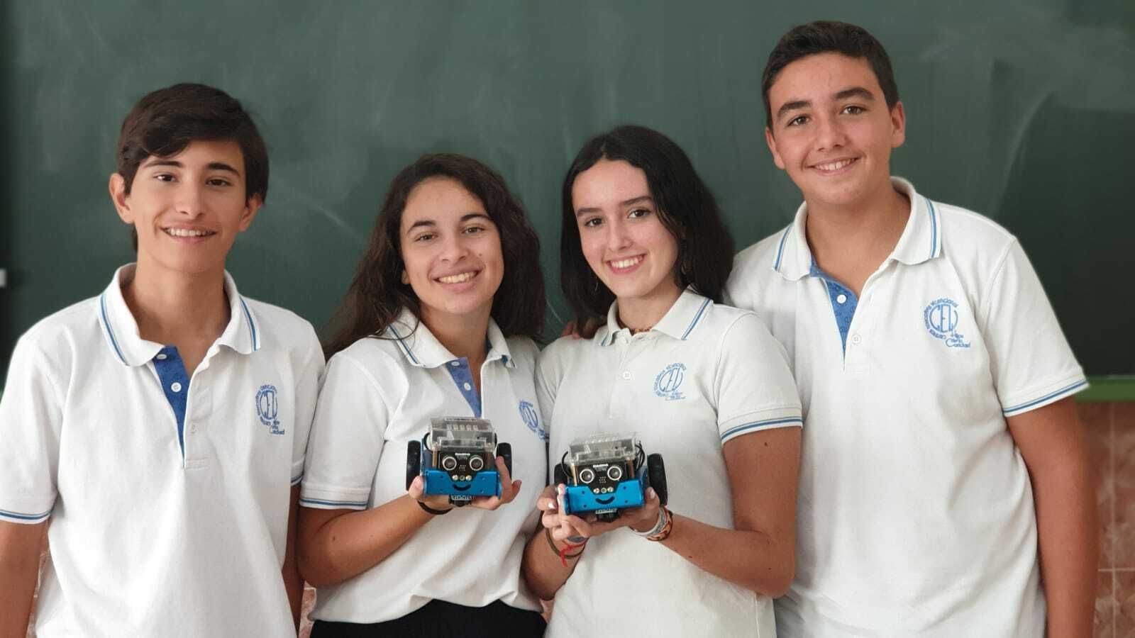 Cuatro de los alumnos de San Vicente que han participado en el proyecto seleccionado