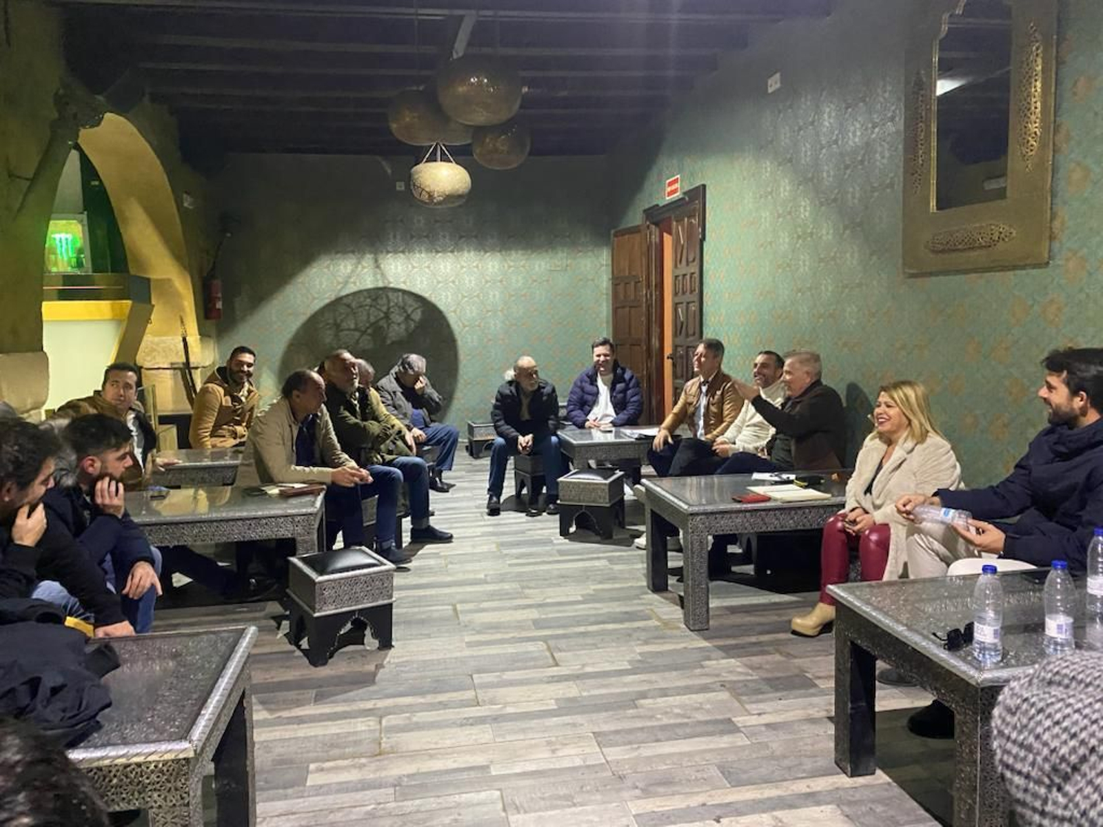 Mamen Sánchez, en su reunión con representantes de las empresas del sector del ocio nocturno de Jerez.