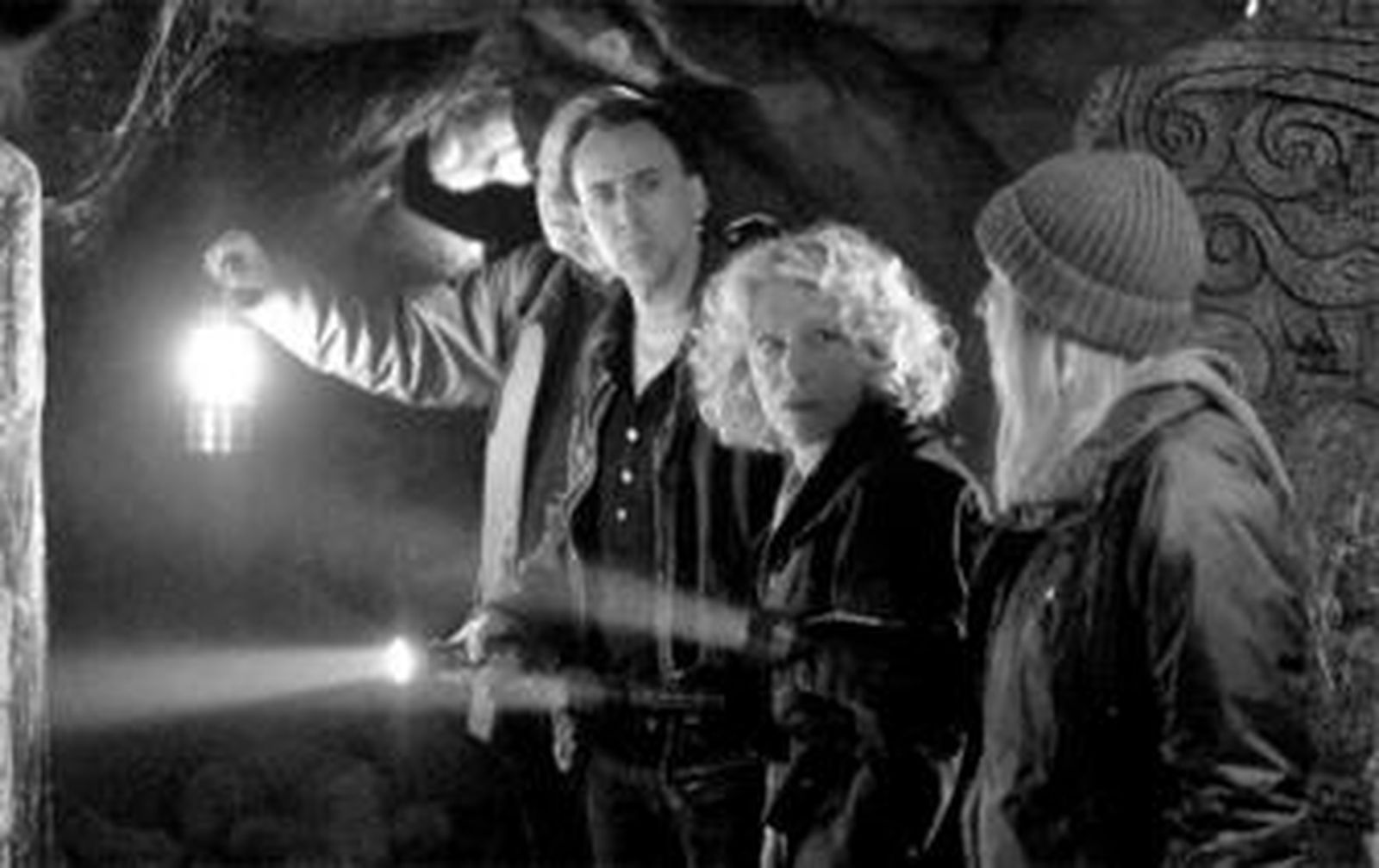 1. Jon Voight, Nicolas Cage y Diane Kruger repiten en la segunda entrega de 'La búsqueda', en la que siguen la pista del diario del asesino de Abraham Lincoln. Helen Mirren (también en la imagen), Harvey Keitel y Ed Harris se une al reparto. 2. Chris Cooper y Ryan Philippe protagonizan el 'thriller' de Billy Ray 'El espía', que narra la traición de un agente del FBI. 3. Jason Lee comparte pantalla en 'Alvin y las ardillas' con tres pizpiretos y alborotadores roedores.