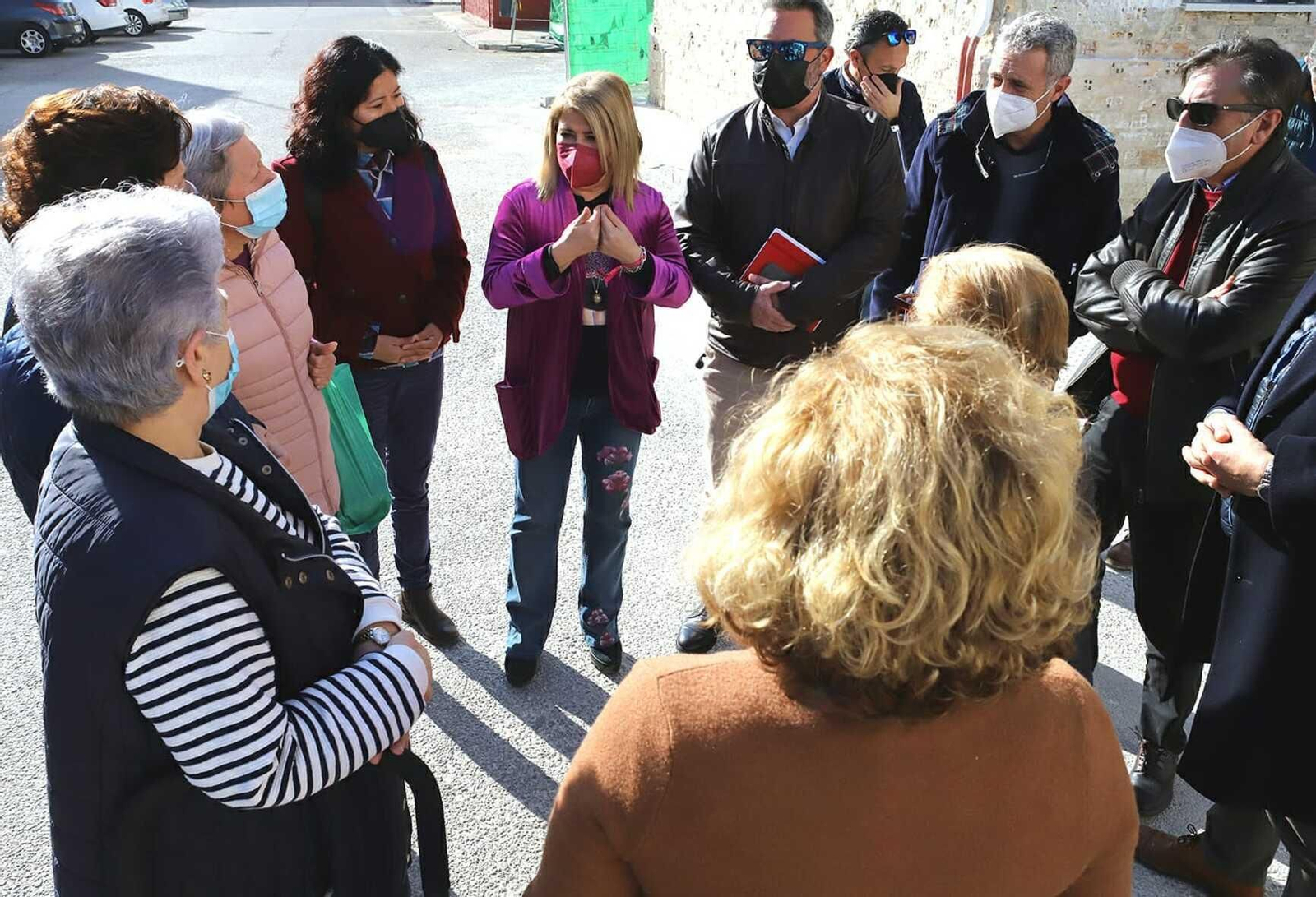 La alcaldesa Mamen Sánchez, durante la visita a La Asunción.