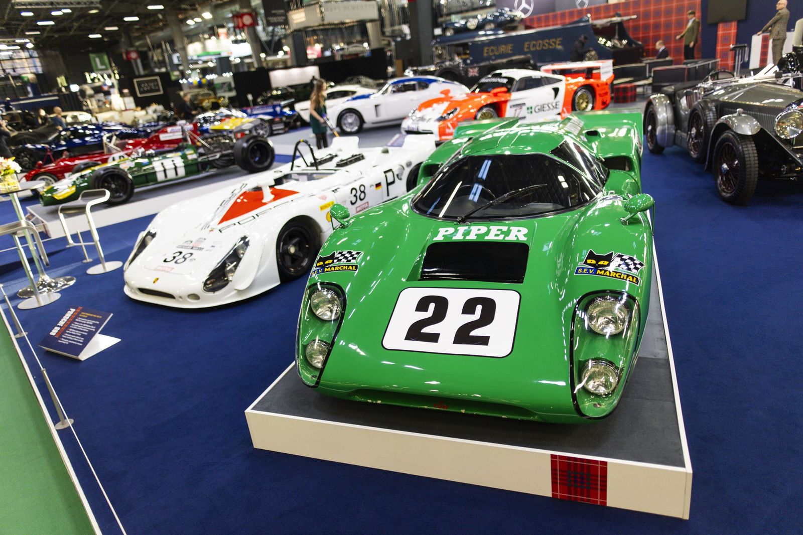 Los increíbles coches clásicos de la Retromobile 2024