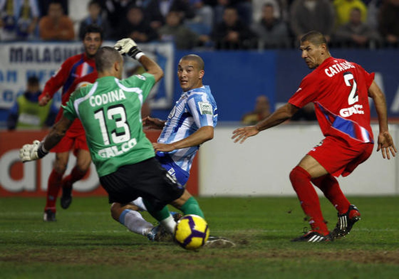 El Málaga respira tras su victoria en Liga ante el Getafe. / Sergio Camacho