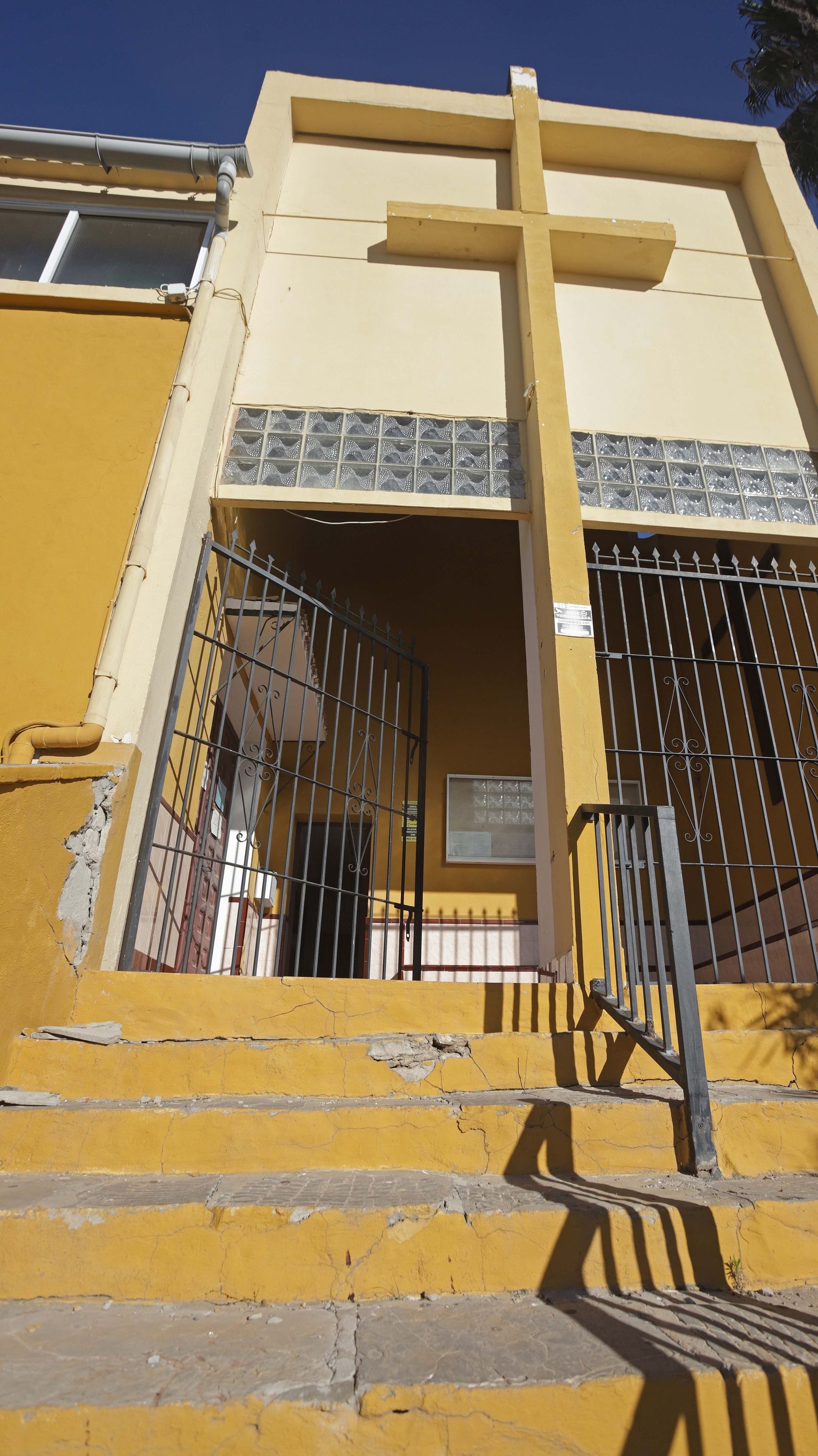 Fotos de los desperfectos en la parroquia de San Miguel en Algeciras