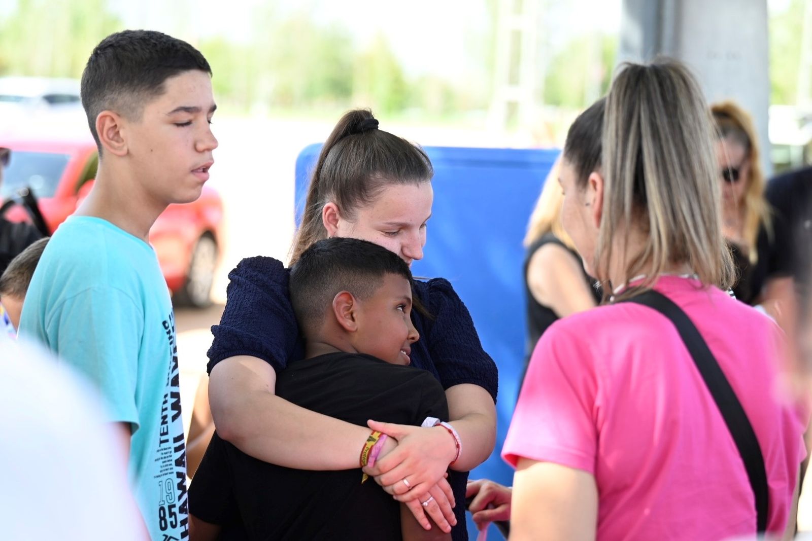 La emotiva despedida de los niños saharauis de Córdoba, en imágenes