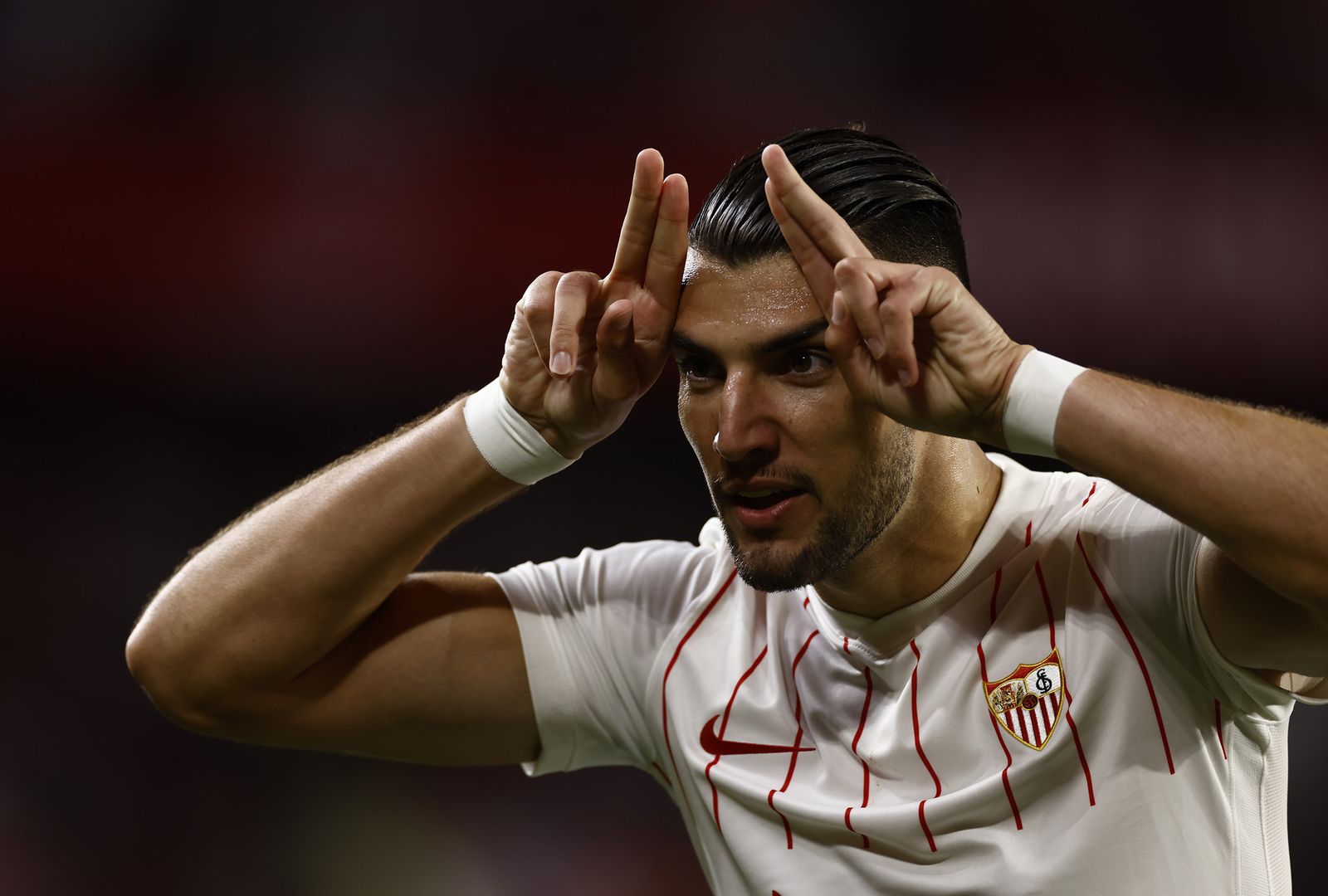 Rafa Mir celebra su gol ante el Athletic.