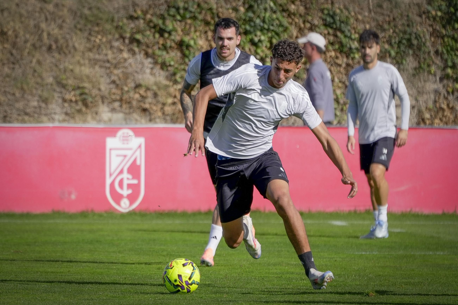 Las imágenes del entrenamiento del Granada CF