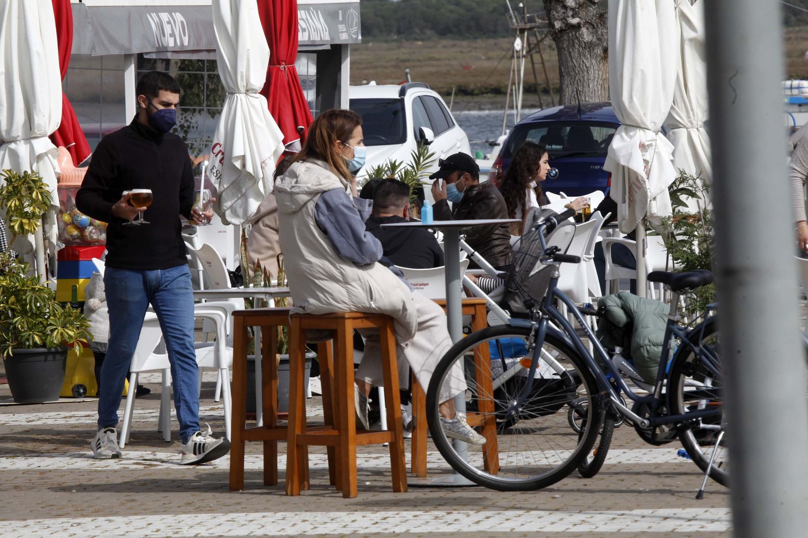 Ambiente en las terrazas de El Rompido y Punta Umbría durante este sábado.