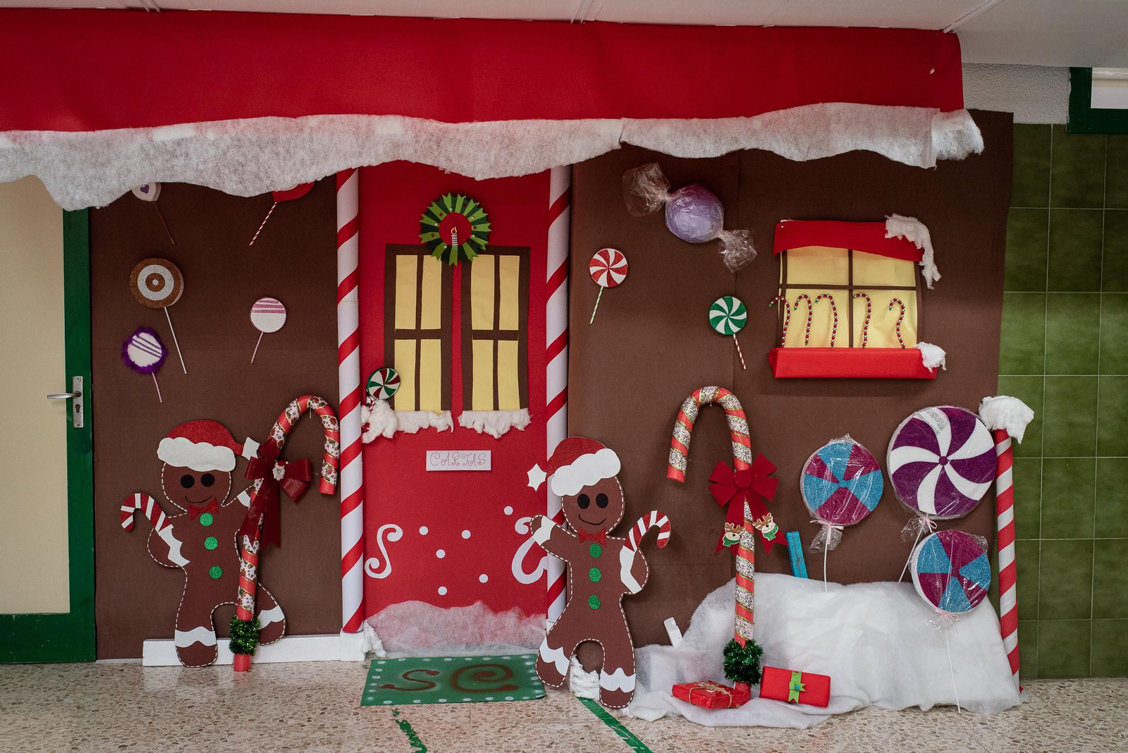 Imágenes de la decoración navideña del Colegio Tartessos