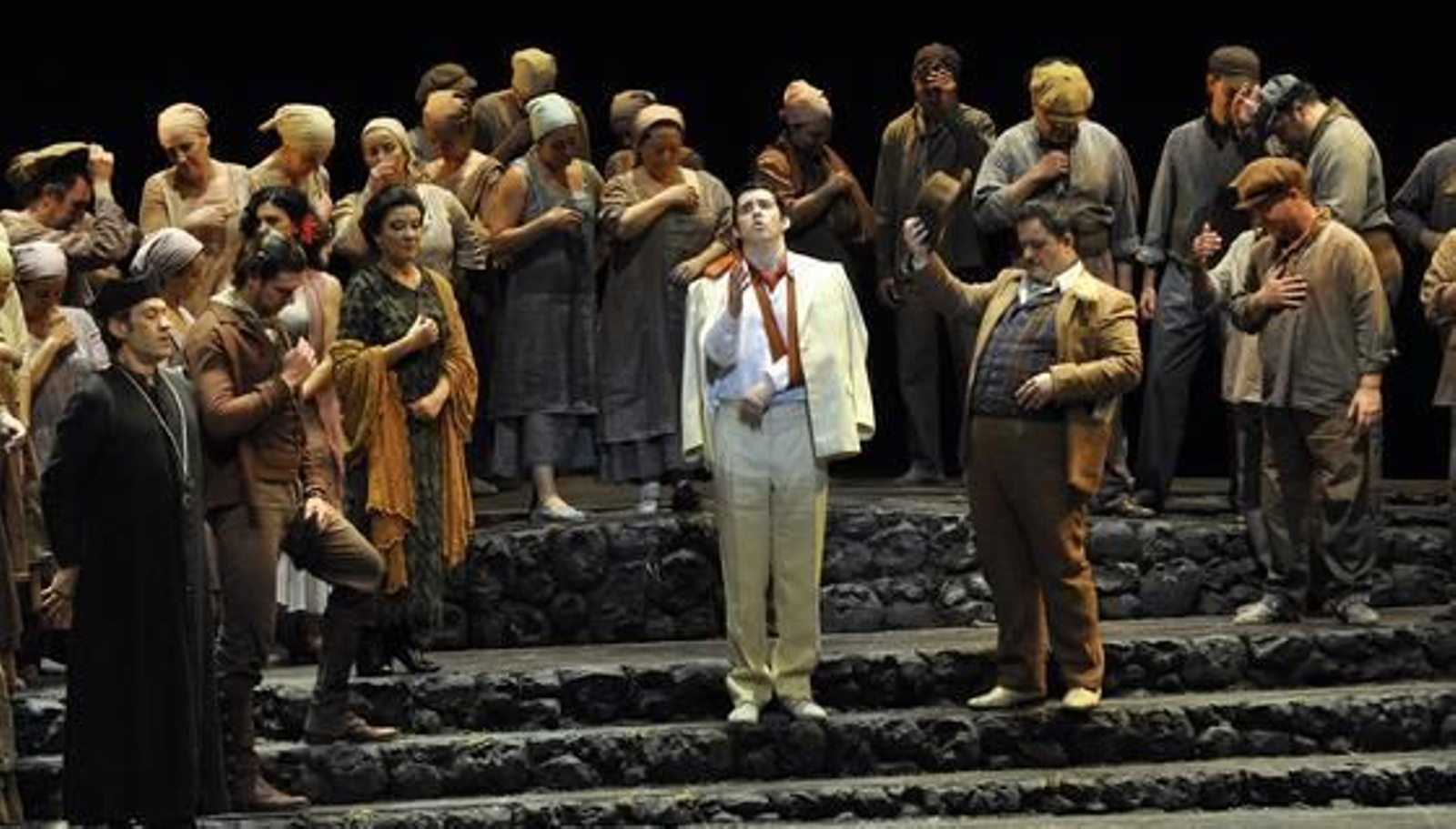 Imágenes del ensayo general de 'El gato montés' en el Teatro de la Maestranza. / Manuel Gómez