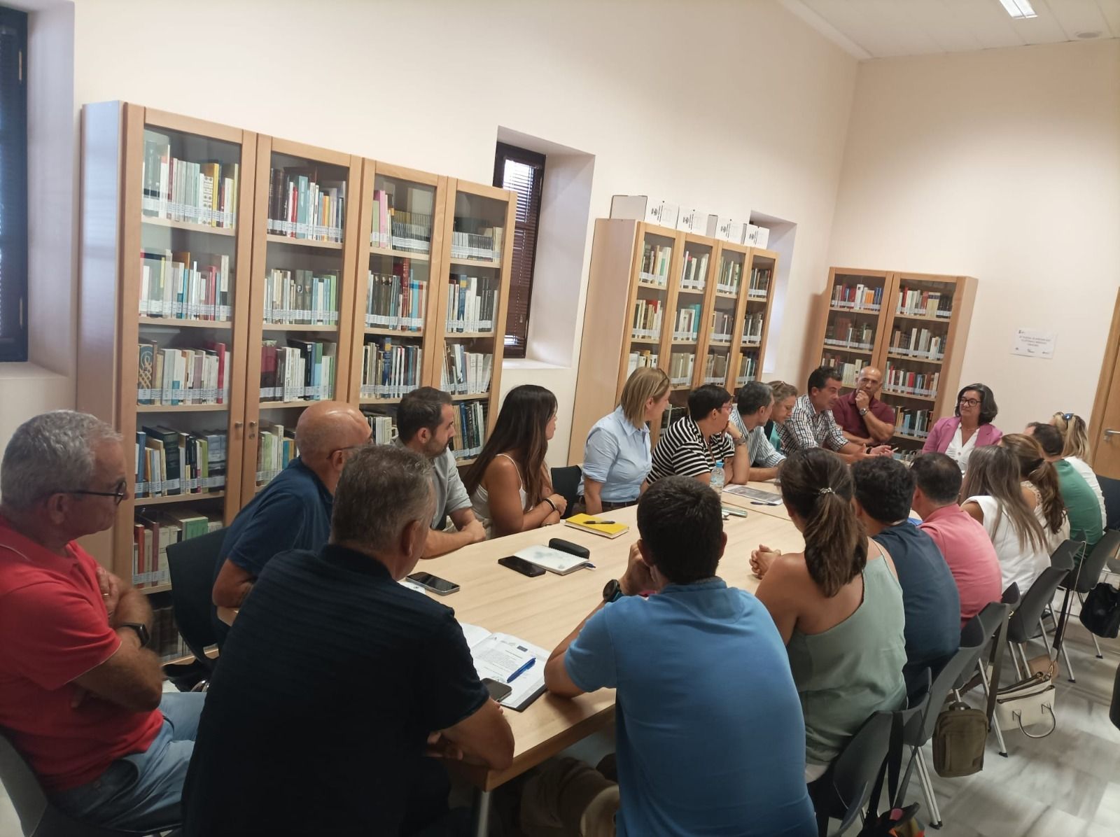 La delegada, en el encuentro con los equipos directivos de los centros educativos de la ciudad.