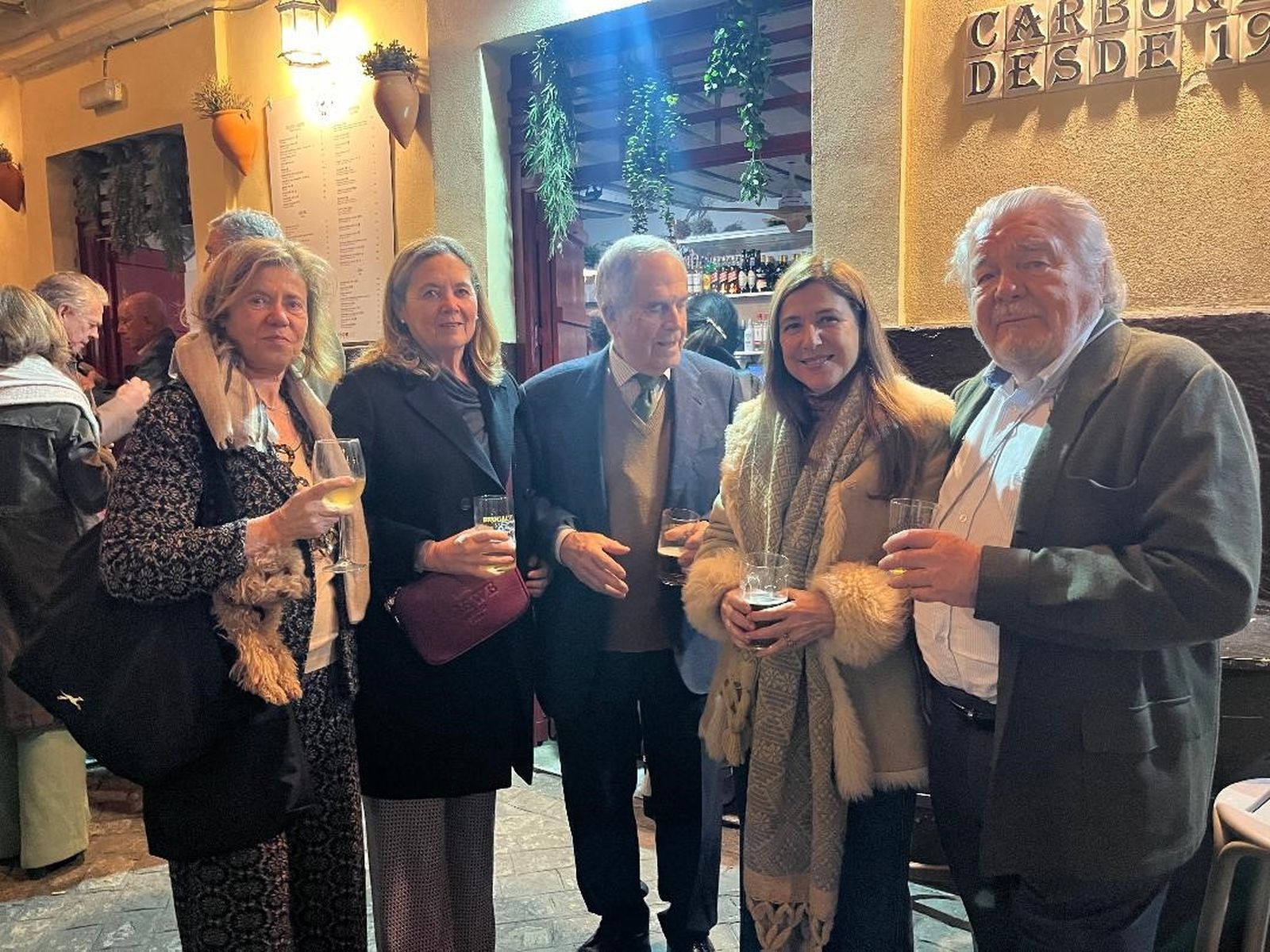 pic-El duque de Ahumada, junto a Domingo Galán de Ahumada, su mujer Cristina Villanueva y su sobrina, la escritora Ana Romero.