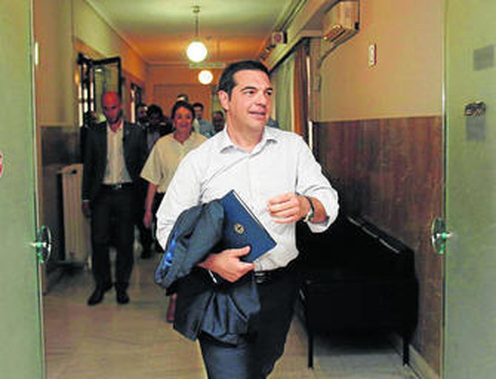 El primer ministro griego, Alexis Tsipras, antes de una reunión el pasado viernes con miembros de su Gobierno.