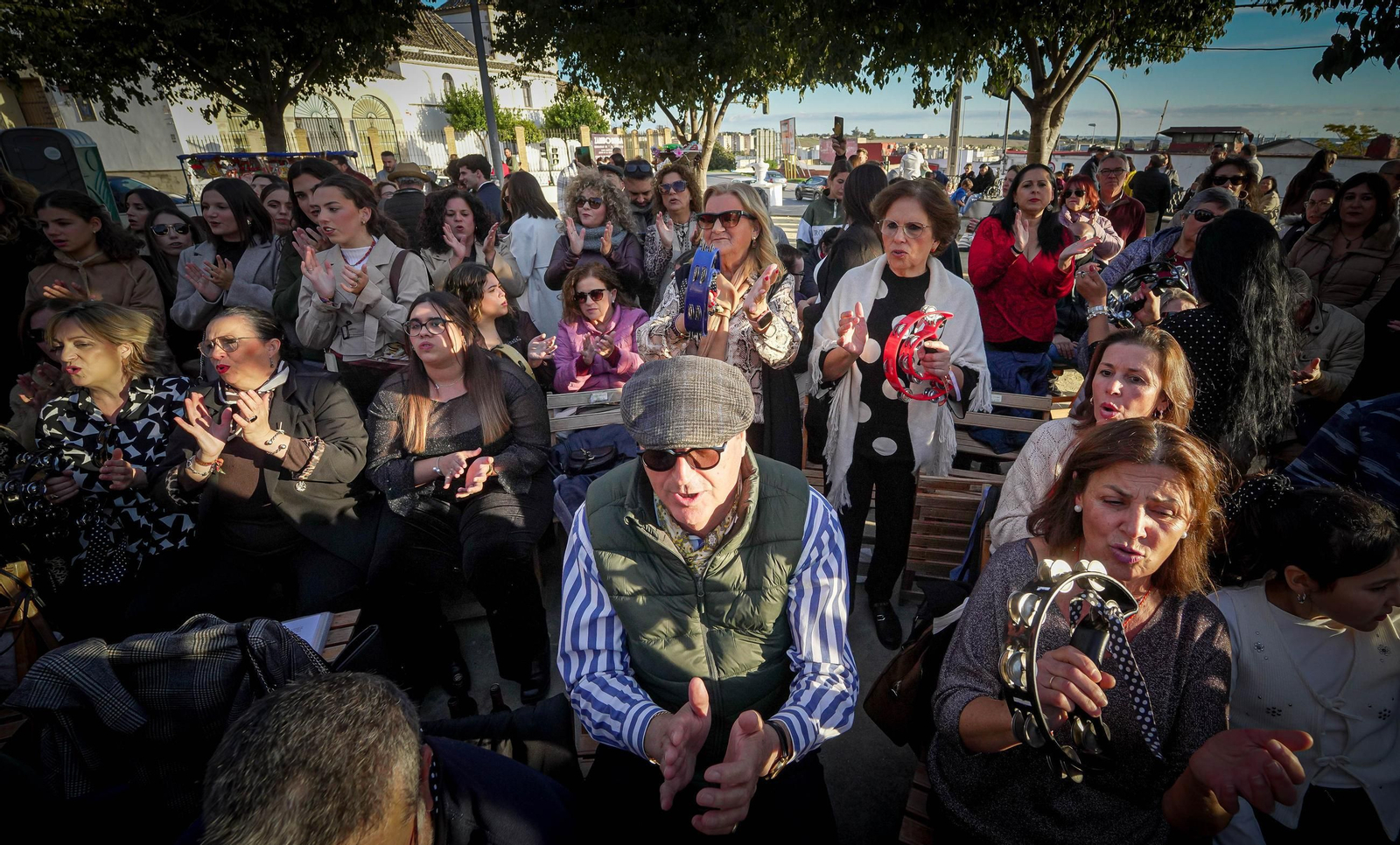 Imágenes del gran ambiente el primer día de zambombas en Jerez