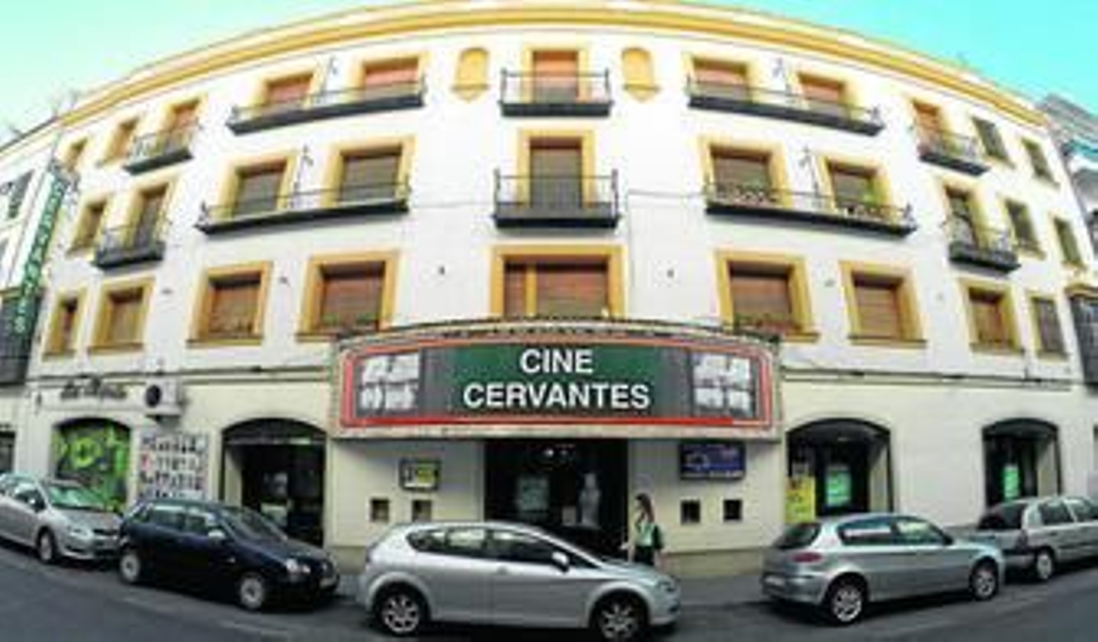 Imagen del cine Cervantes, en la calle Amor de Dios.