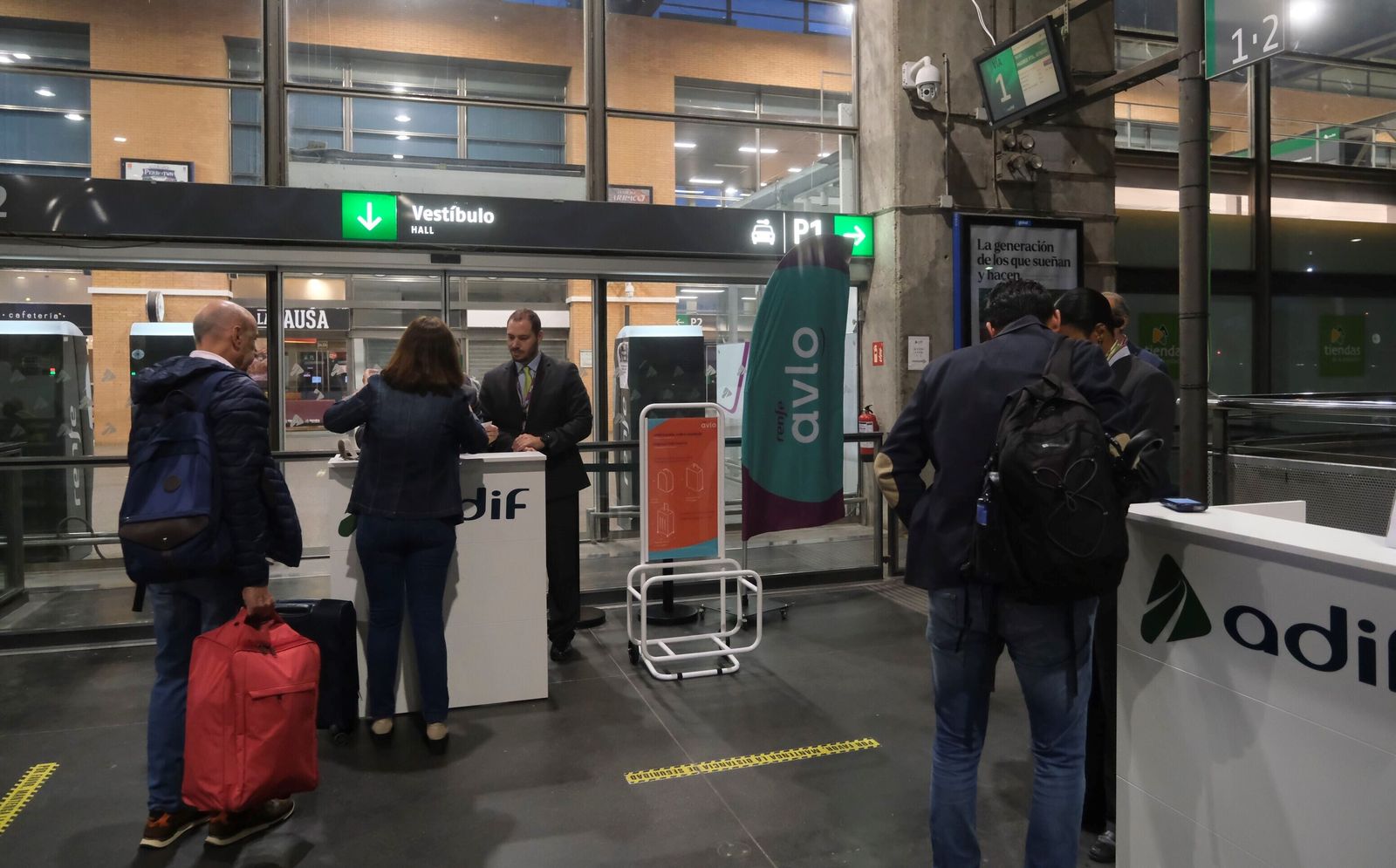 Los trenes Avlo comienzan a circular por Córdoba, en imágenes