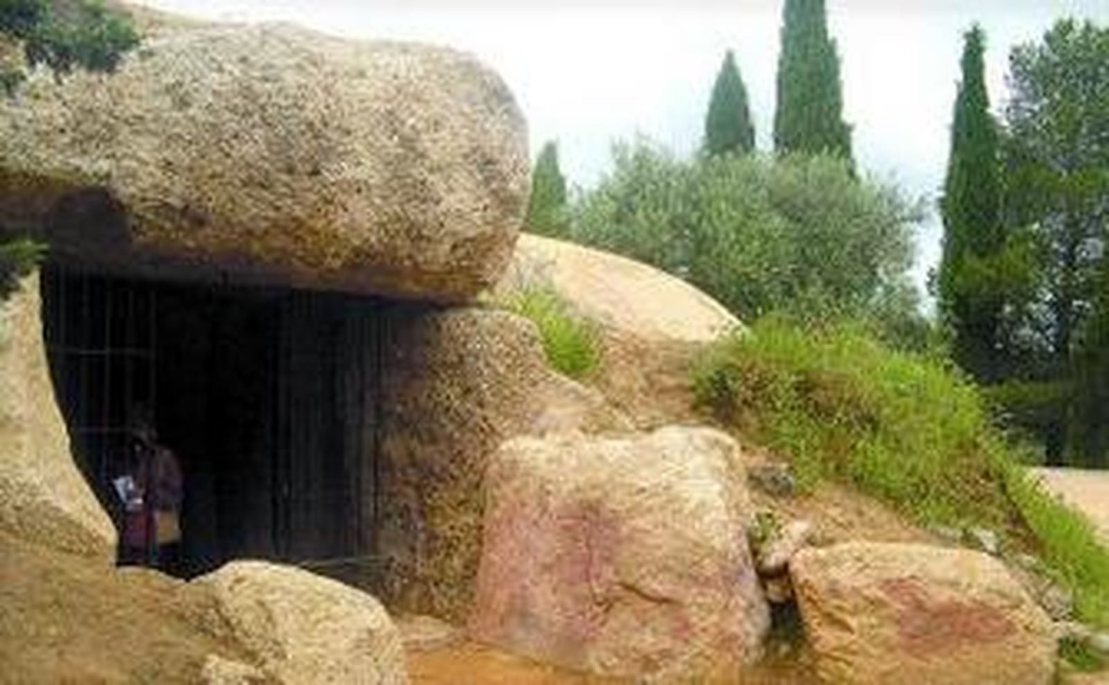 Exterior de uno de los dólmenes de Antequera.