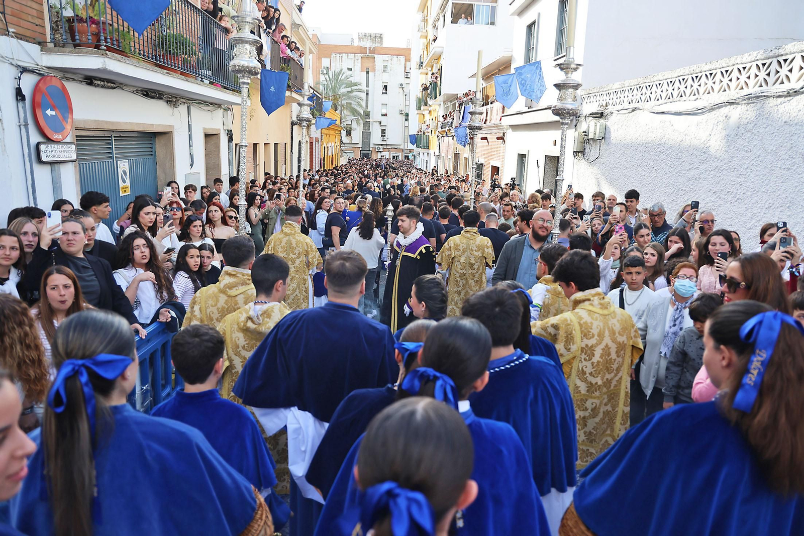Imágenes de la VIrgen de Los Dolores por su barrio de las Colonias