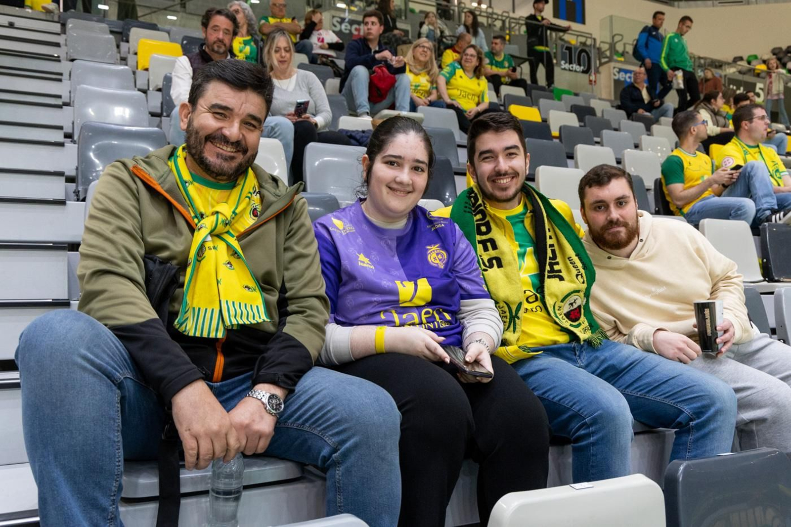 En imágenes: la afición y mejores jugadas del Jaén FS - Jimbee Cartagena