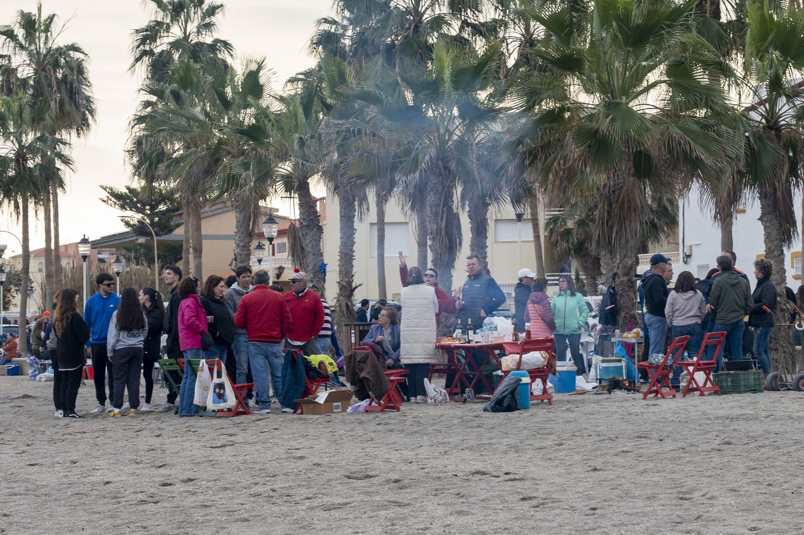 Las moragas reúnen a miles de personas en Roquetas para celebrar el final de año