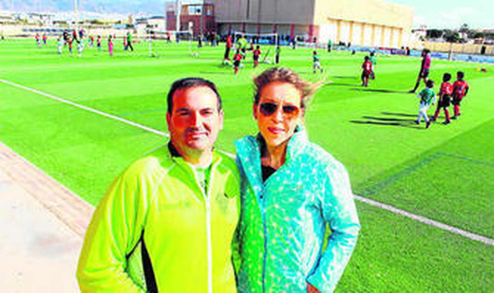 Miguel Barranco con la concejala de Deportes de El Ejido.