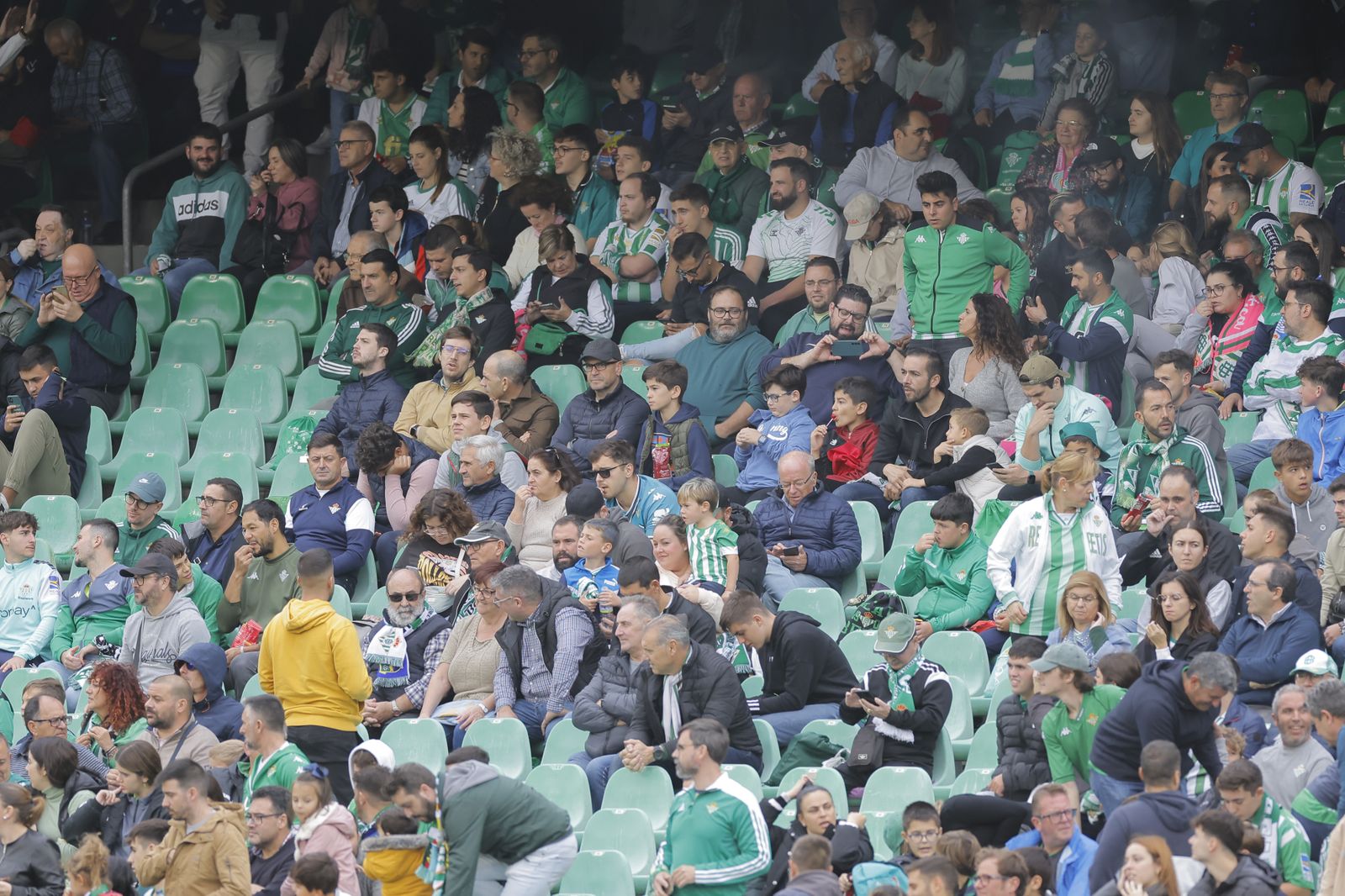 Búscate en las fotos del Betis-Mallorca