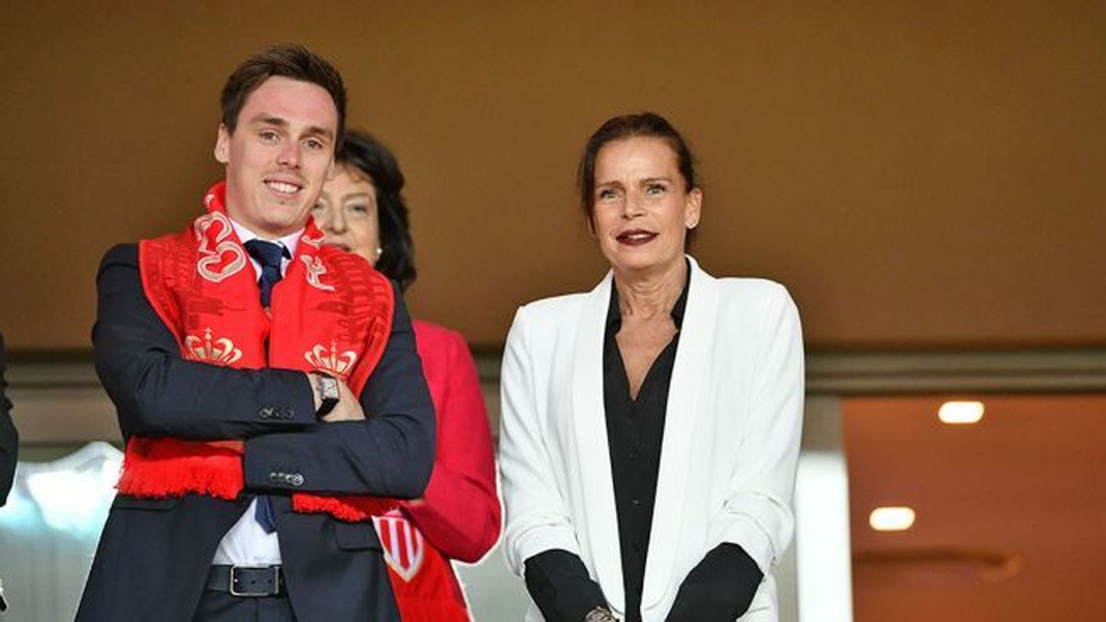 Louis junto a su madre, Estefanía de Mónaco.