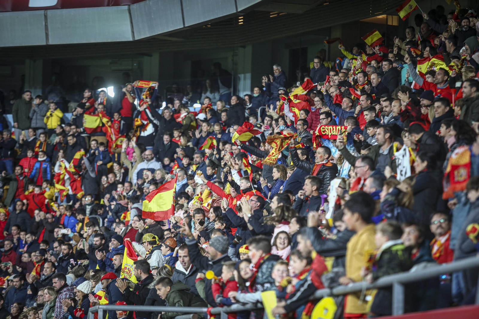 Las imágenes del España-Malta en Cádiz