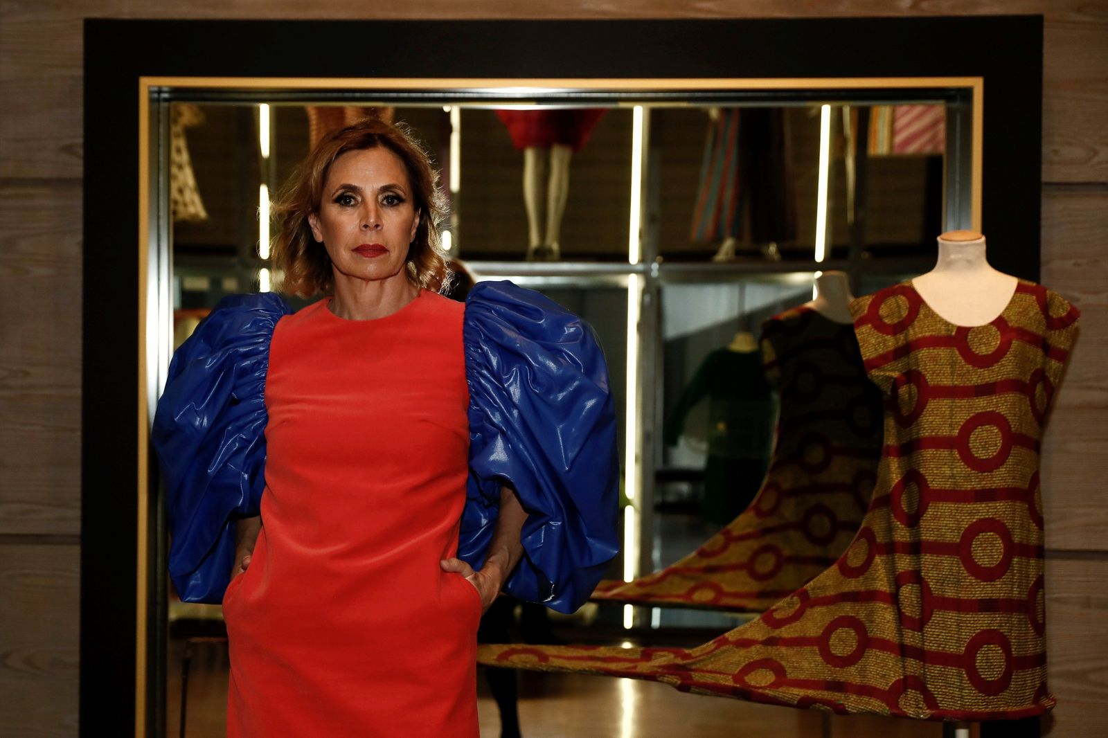 La diseñadora, en su muestra en el Museo del Traje.