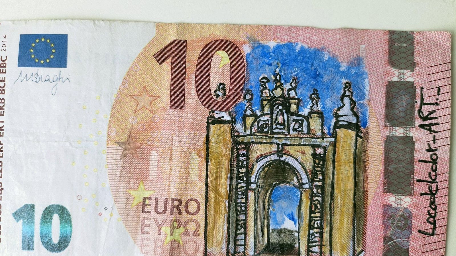 El arco de la Macarena protagoniza el otro lado del billete customizado.