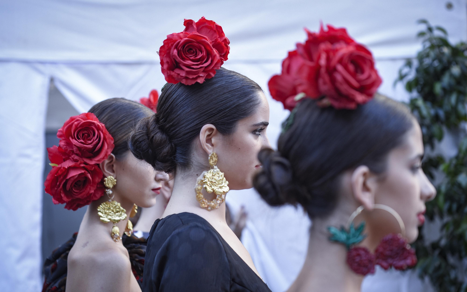 El desfile de moda flamenca de la Avenida de la Constitución, en imágenes