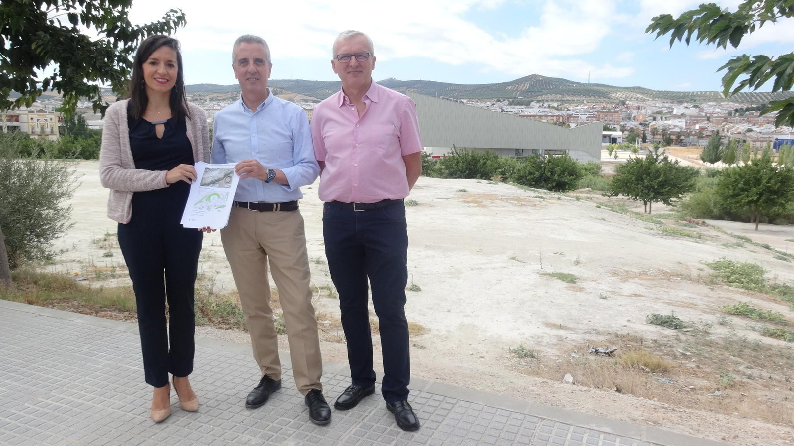 Araceli Bergillos, Juan Pérez y José Cantizani presentan el proyecto.
