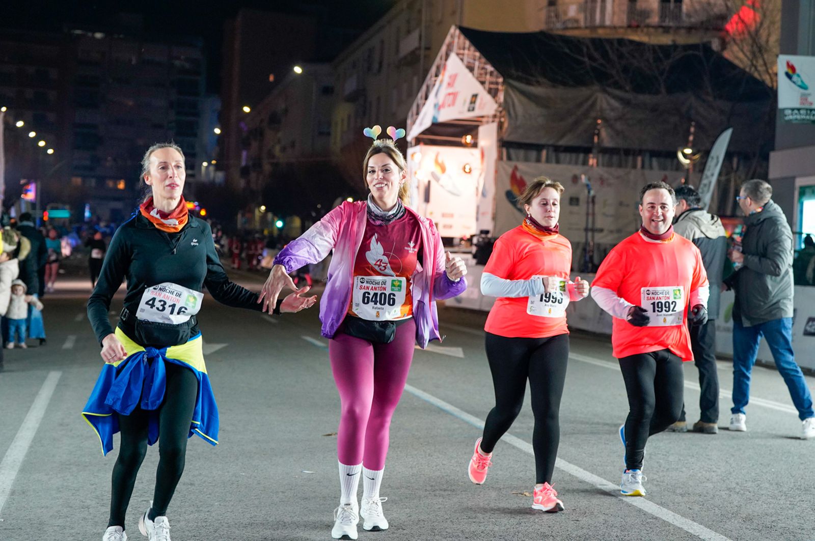 En imágenes: búscate en tu llegada a meta de la Carrera de San Antón 2026 (5)