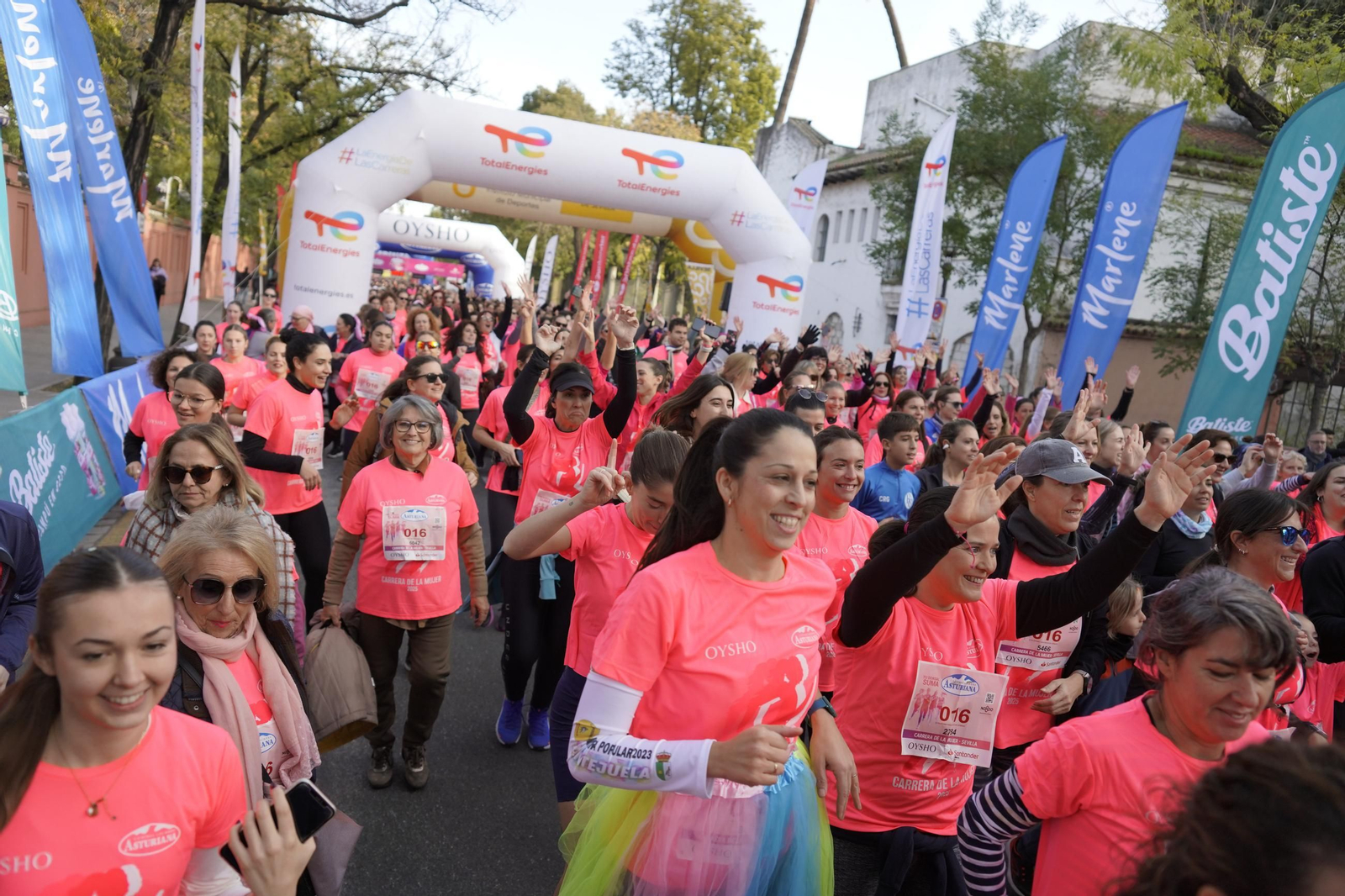Búscate en las fotos de la Carrera de la Mujer de Sevilla