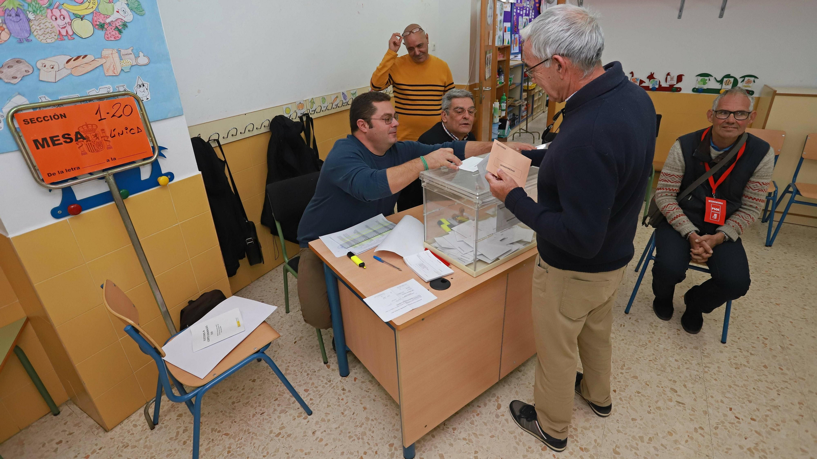 Las mejores fotos de la jornada electoral en Algeciras